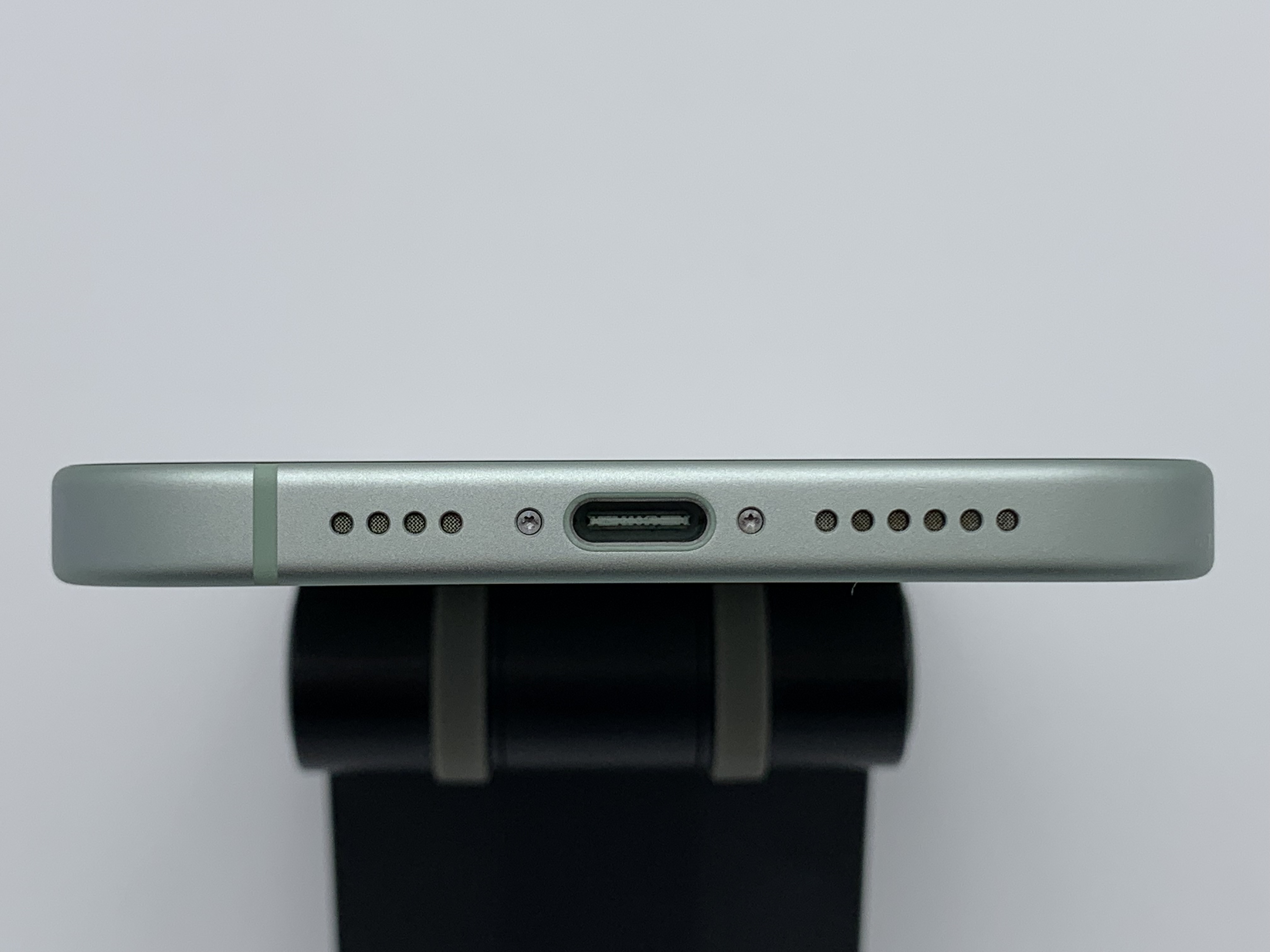 【中古：Cランク】iPhone 15 Plus 256GB グリーン simロックなし【30日返金保証】【赤ロム保証付き】