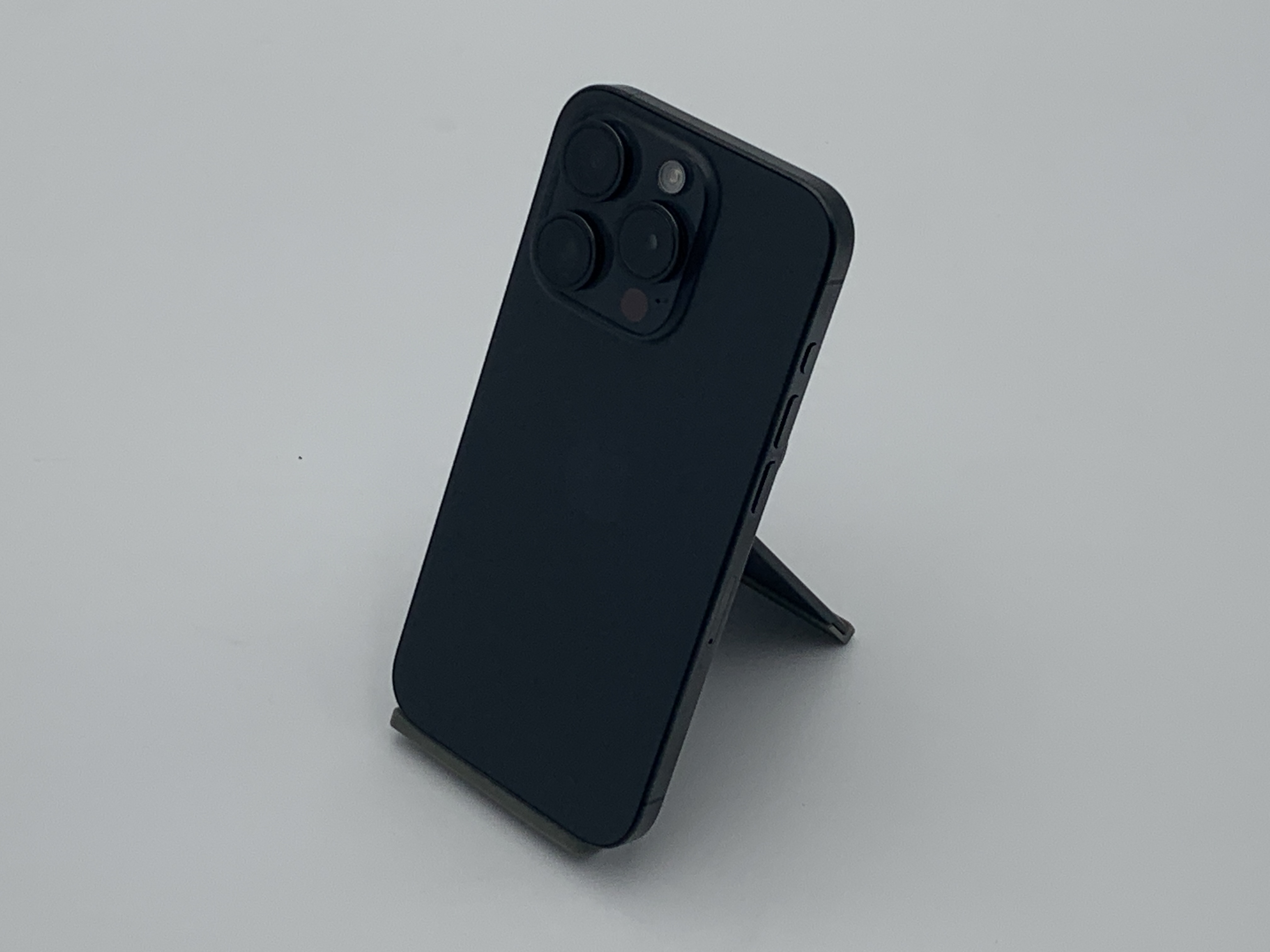 【中古：Bランク】iPhone 15 Pro 256GB ブラック SIMロック無し【30日返金保証】【赤ロム保証付き】