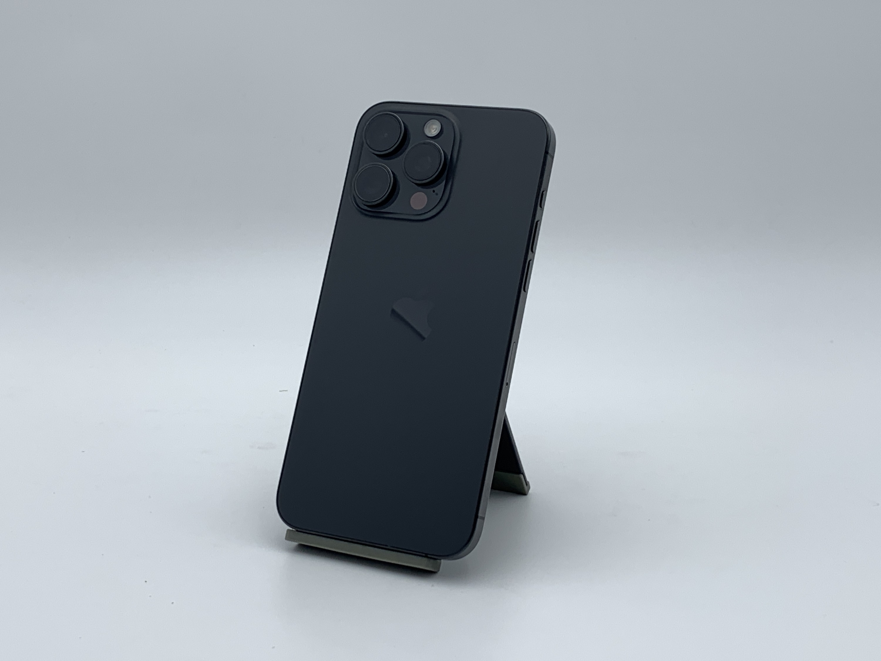 【中古：Bランク】iPhone 15 Pro Max 256GB ブラックチタニウム SIMロック無し【30日返金保証】【赤ロム保証付き】