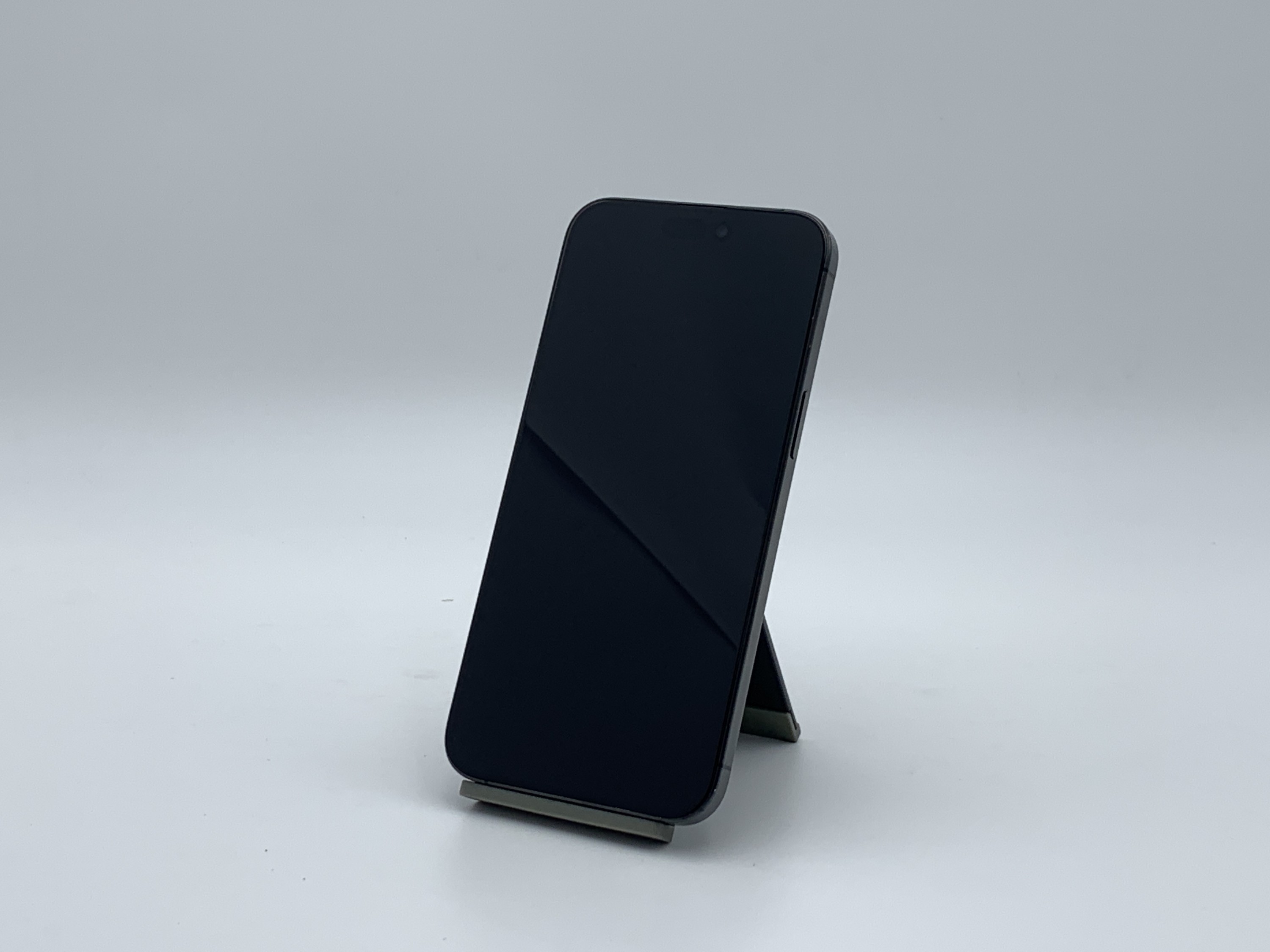 【中古：Bランク】iPhone 15 Pro Max 256GB ブラックチタニウム SIMロック無し【30日返金保証】【赤ロム保証付き】