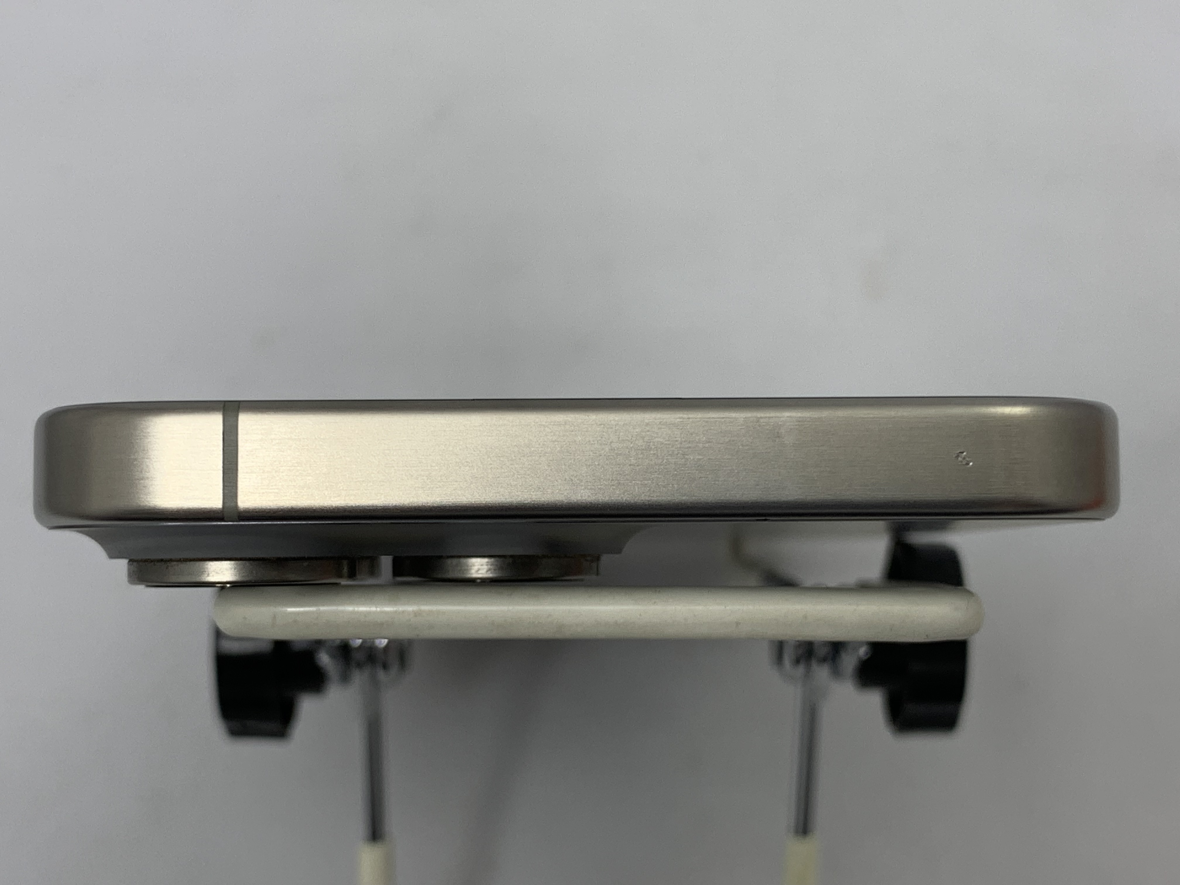 【中古：Bランク】iPhone 15 ProMax 1TB ナチュラル simロック解除済【30日返金保証】【赤ロム保証付き】