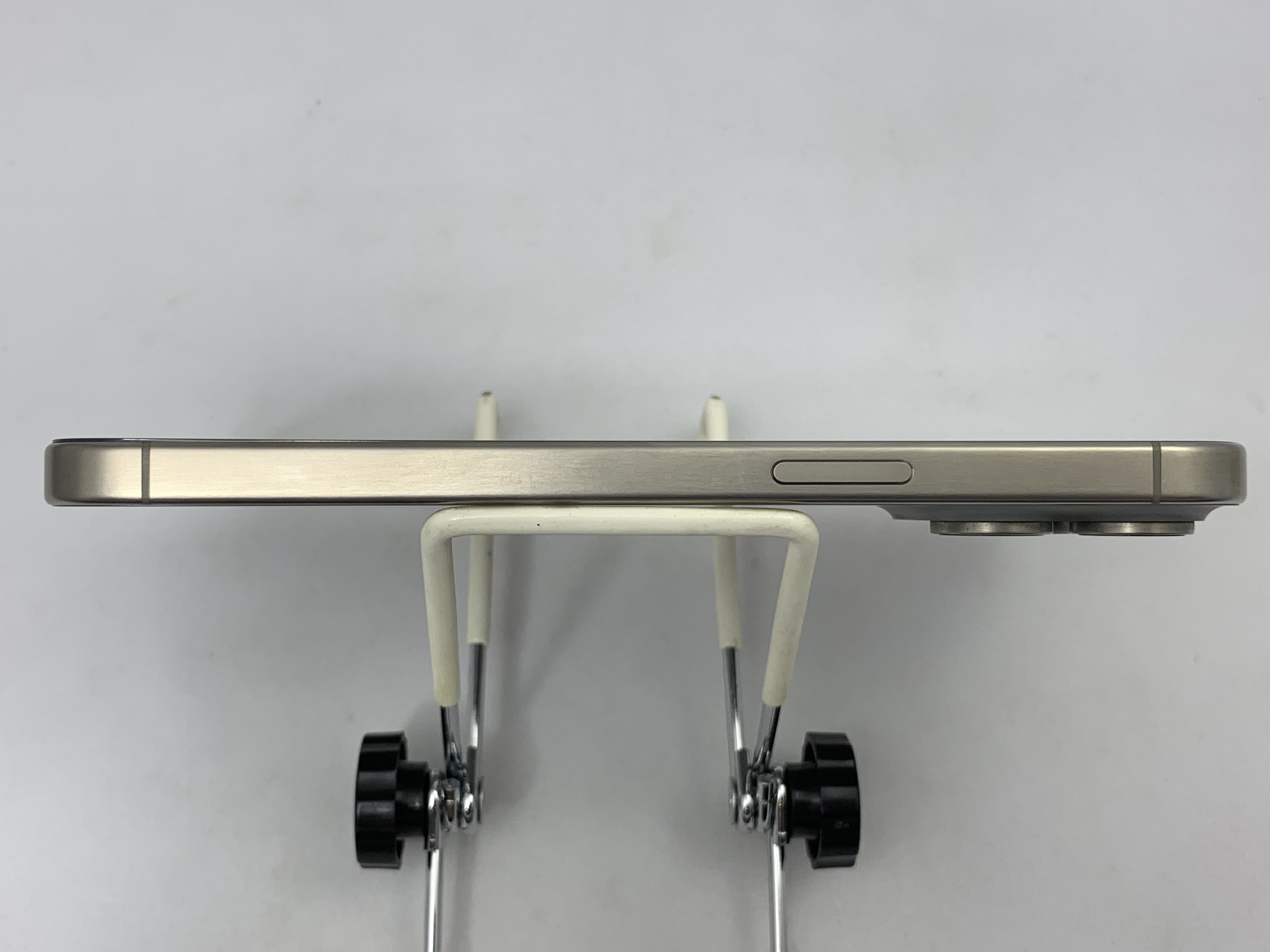 【中古：Bランク】iPhone 15 ProMax 1TB ナチュラル simロック解除済【30日返金保証】【赤ロム保証付き】