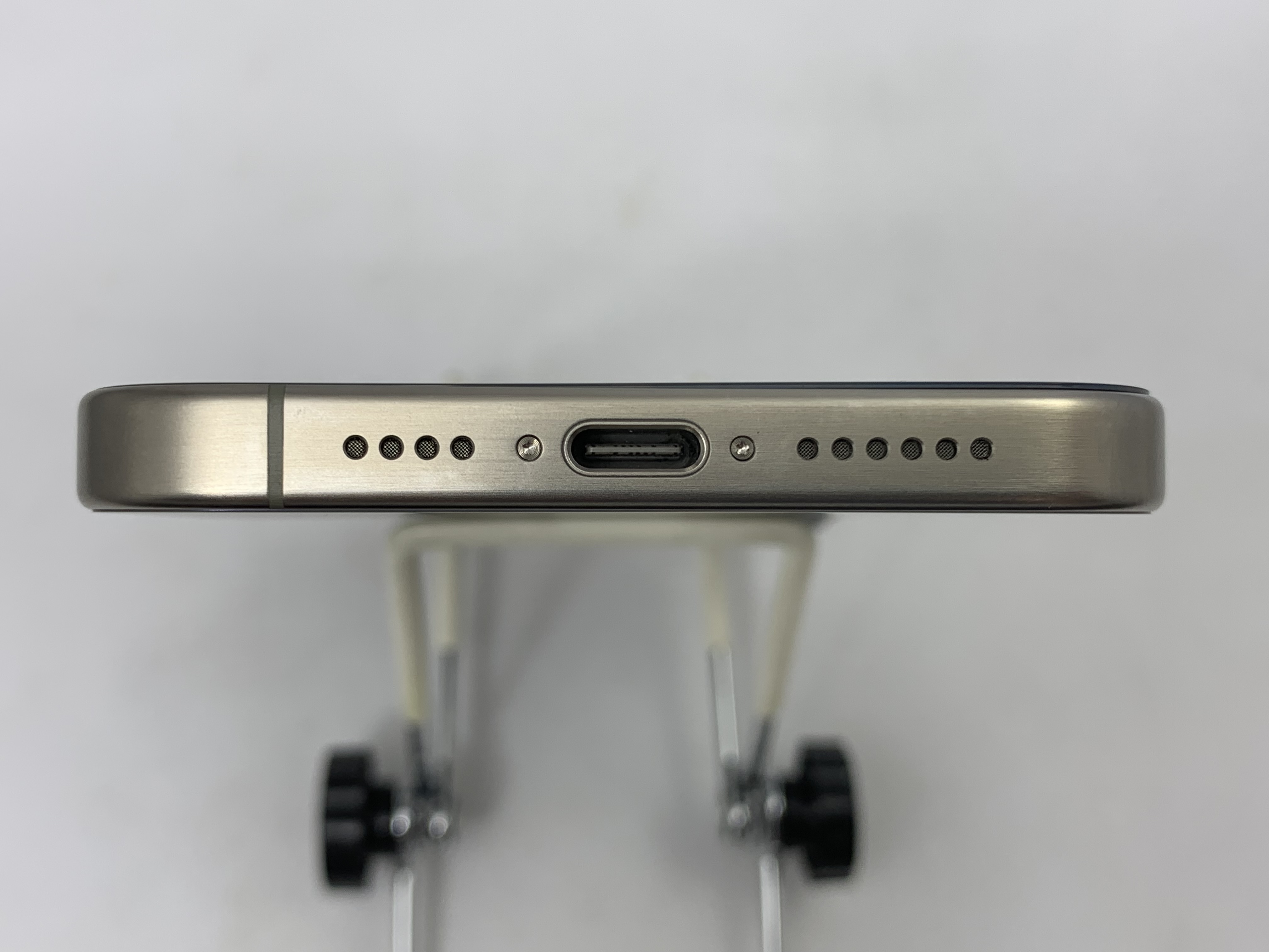 【中古：Bランク】iPhone 15 ProMax 1TB ナチュラル simロック解除済【30日返金保証】【赤ロム保証付き】