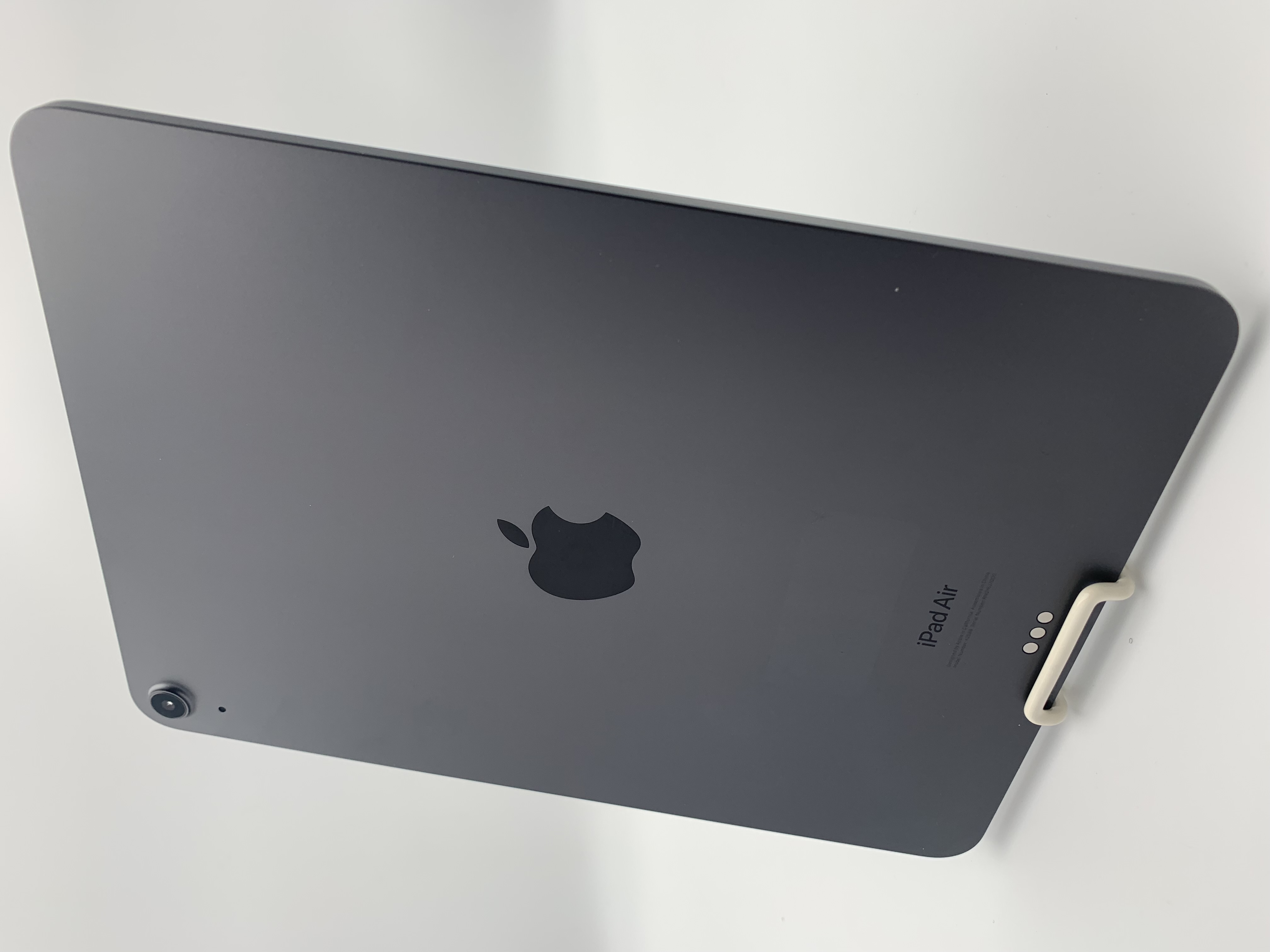 【中古：Aランク】Apple iPad Air 10.9インチ(2022) Wi-Fiモデル 64GB MM9C3J/A スペースグレイ【30日返金保証】