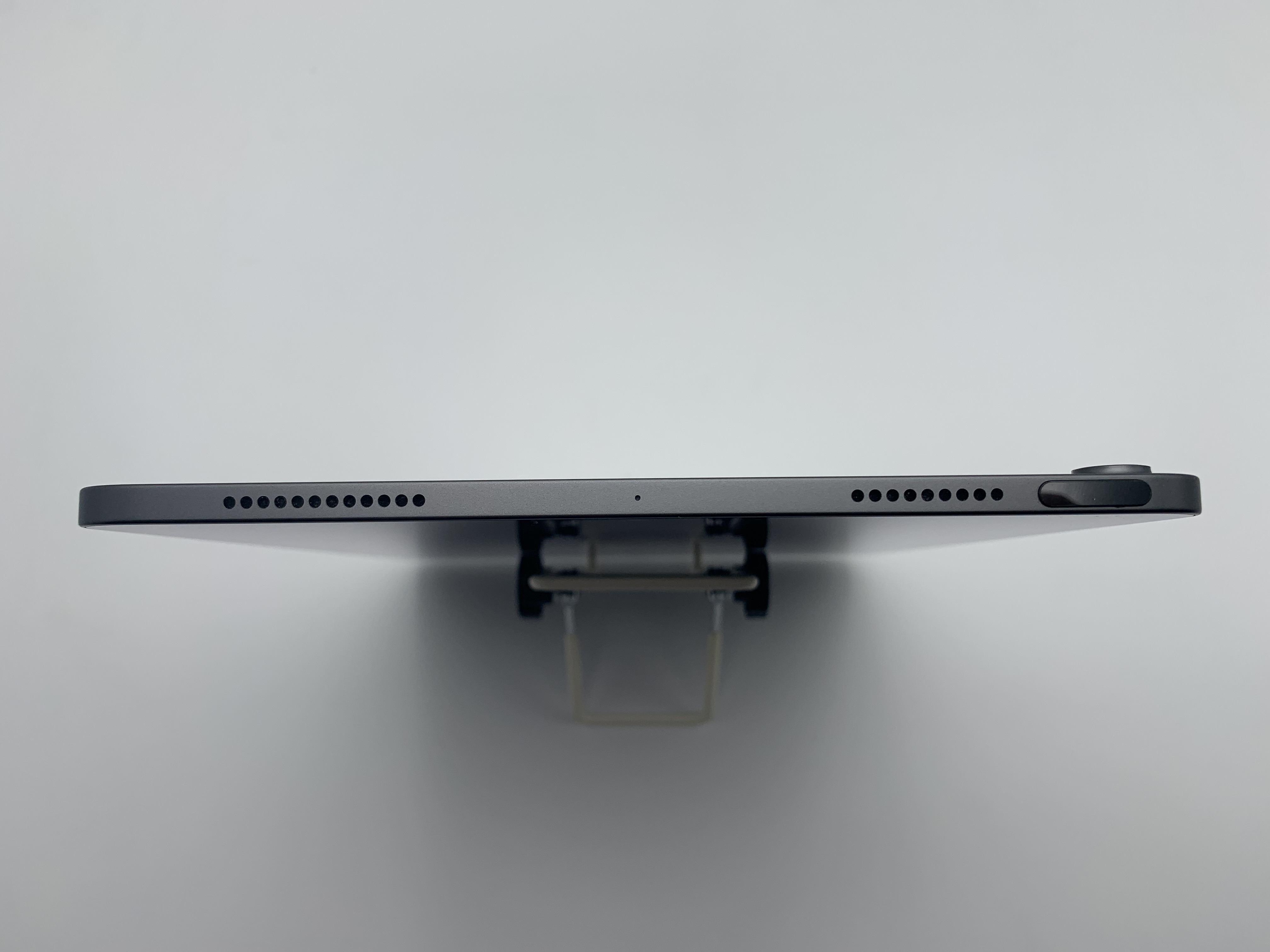 【中古：Aランク】Apple iPad Air 10.9インチ(2022) Wi-Fiモデル 64GB MM9C3J/A スペースグレイ【30日返金保証】