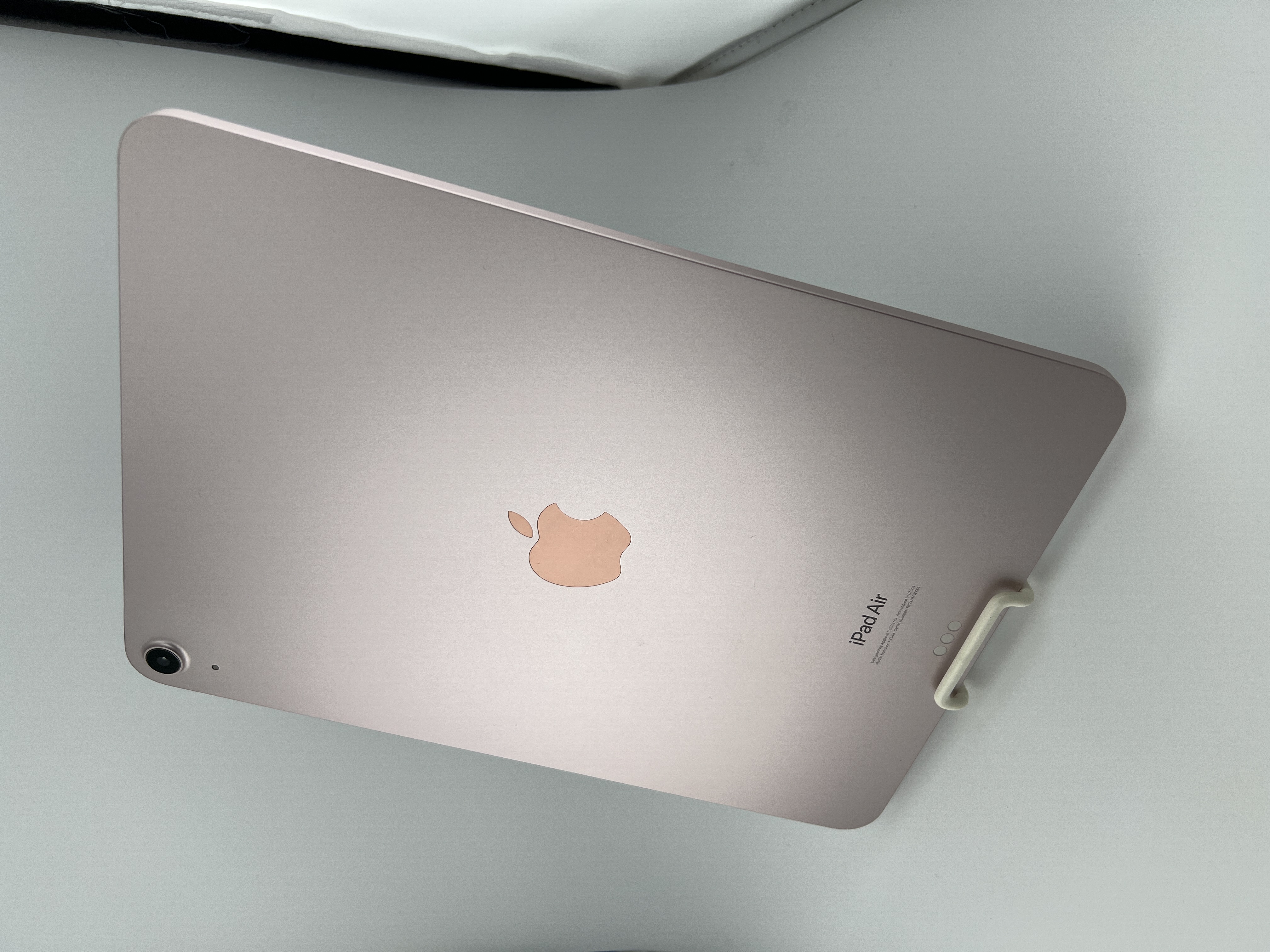 【中古：Bランク】Apple iPad Air 10.9インチ 第5世代(2022) Wi-Fiモデル 256GB ピンク MM9M3J/A【30日返金保証】