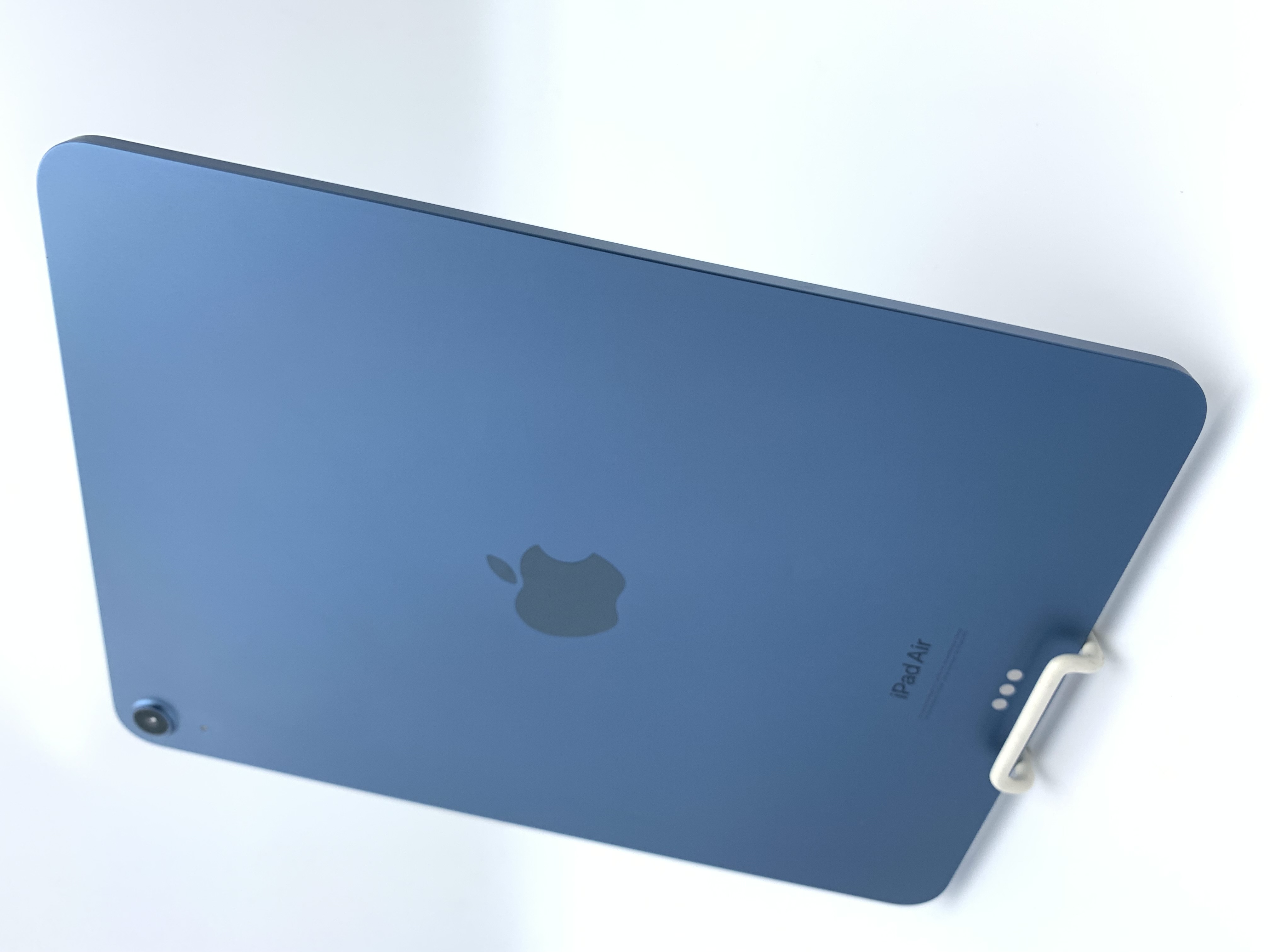 7092 【️美品】76% iPad Air 第5世代 ブルー10.9インチ 中古：Bランク】iPad Air 10.9インチ 第5世代 Wi-Fi 64GB 2022年春