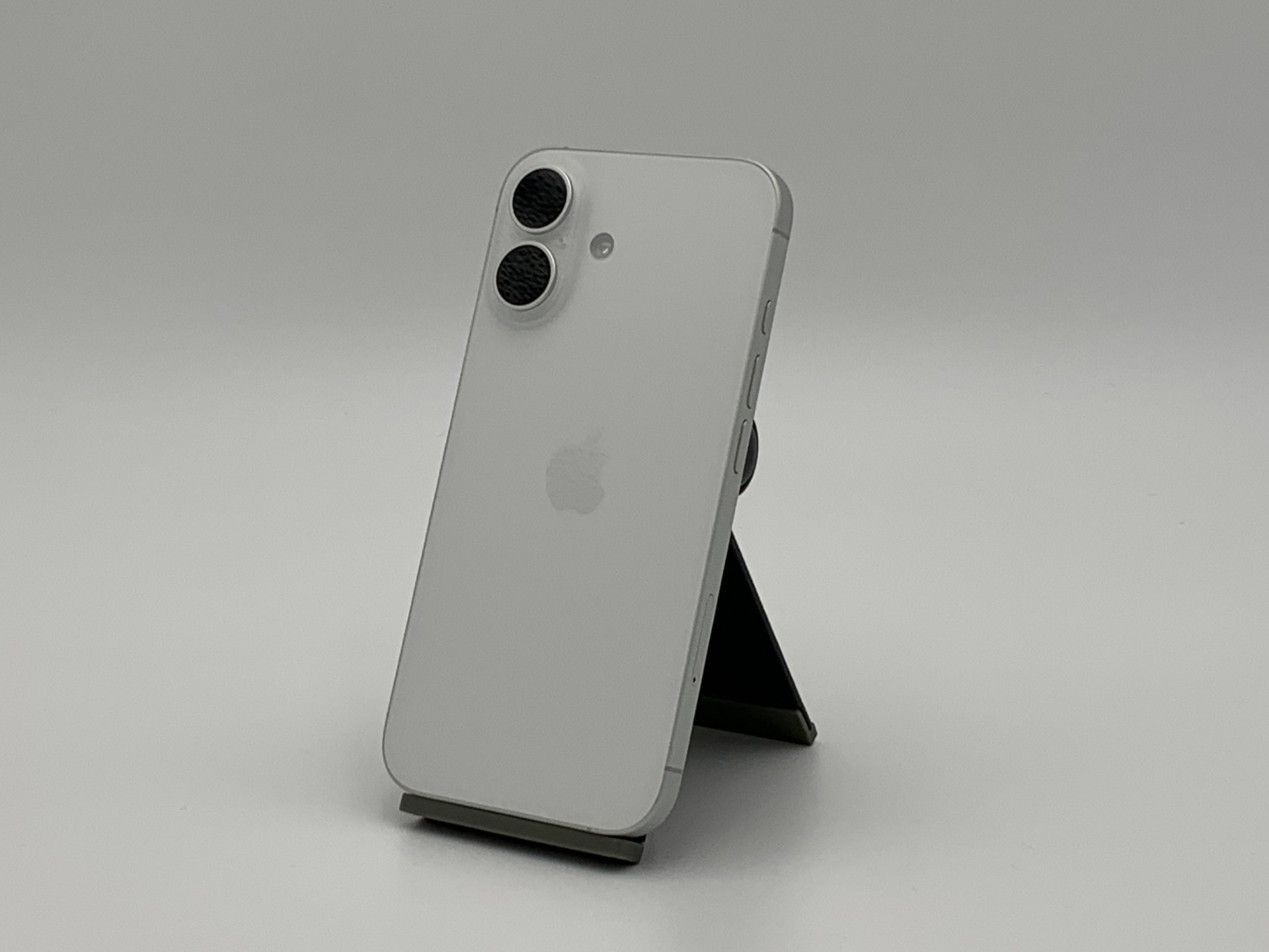 【中古：Bランク】iPhone 16 256GB ホワイト simロック解除済【30日返金保証】【赤ロム保証付き】