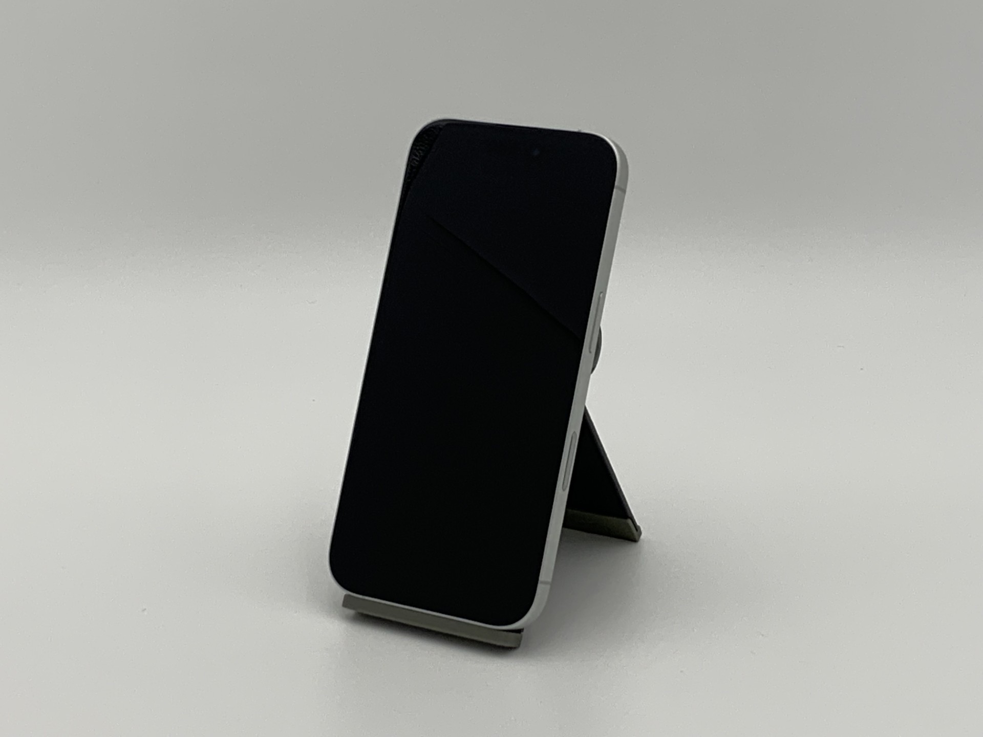 【中古：Bランク】iPhone 16 256GB ホワイト simロック解除済【30日返金保証】【赤ロム保証付き】