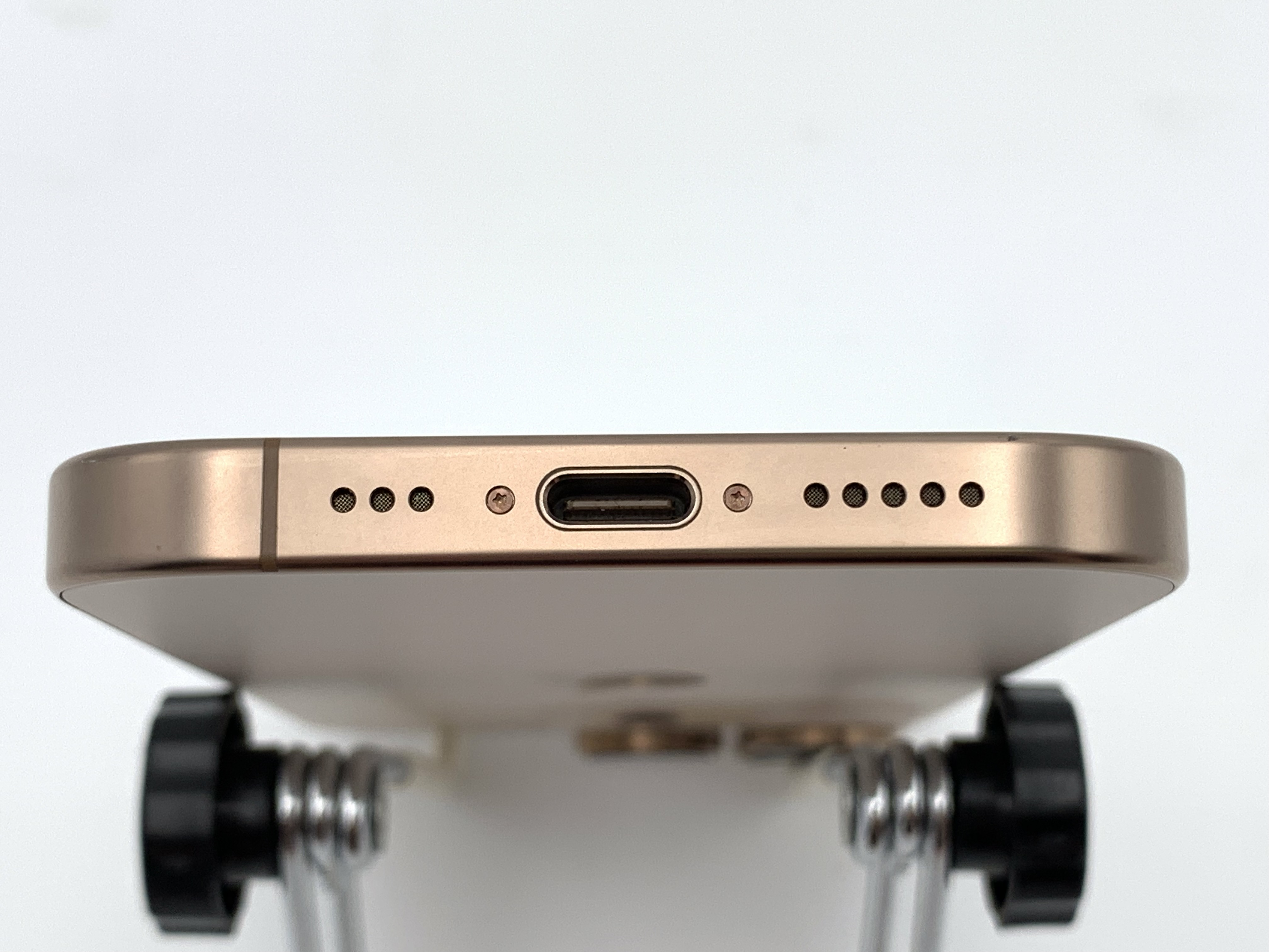 【中古：Cランク】iPhone 16 Pro 256GB デザートチタニウム Simロック無し【30日返金保証】【赤ロム保証付き】