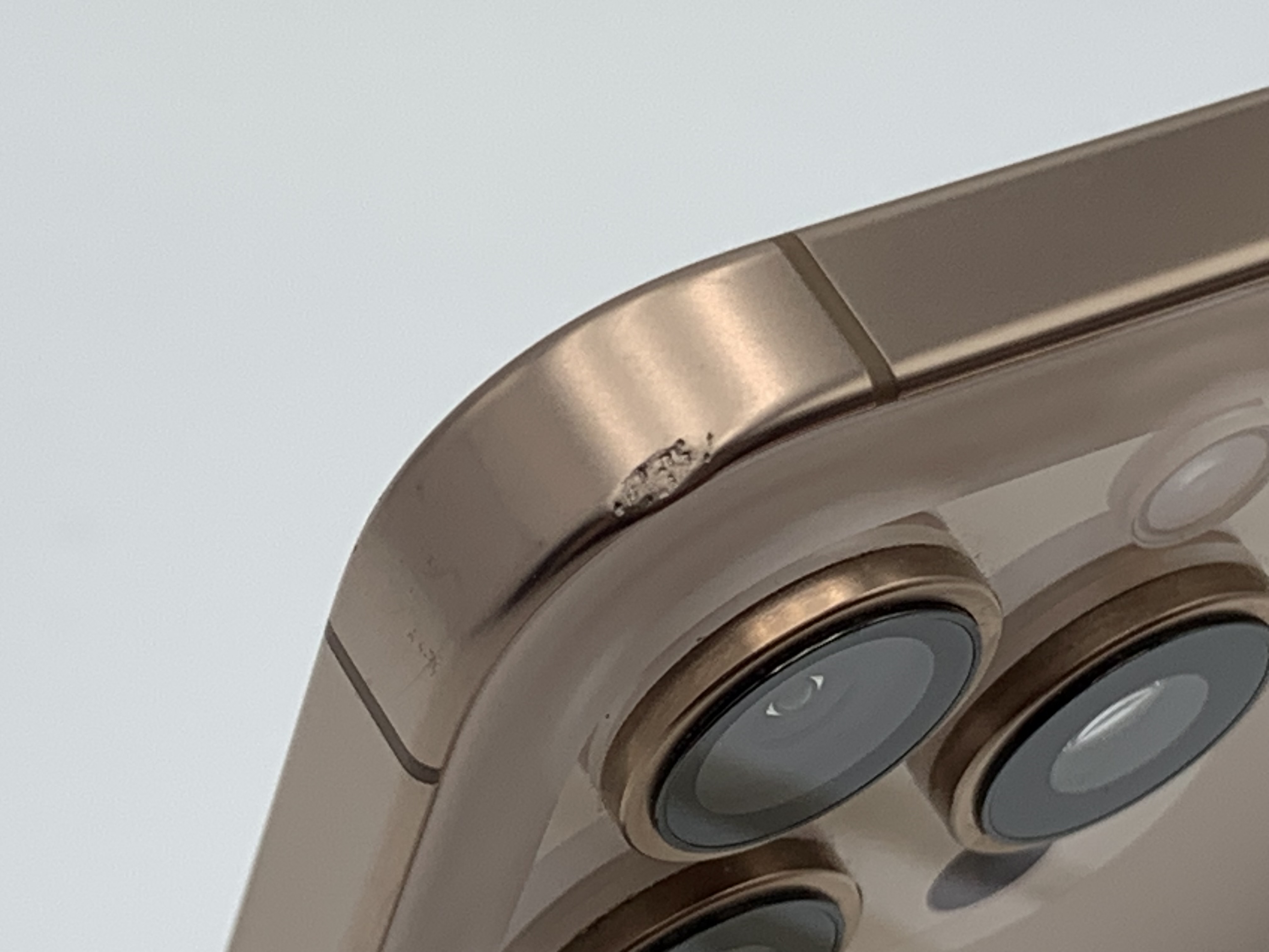 【中古：Cランク】iPhone 16 Pro 256GB デザートチタニウム Simロック無し【30日返金保証】【赤ロム保証付き】