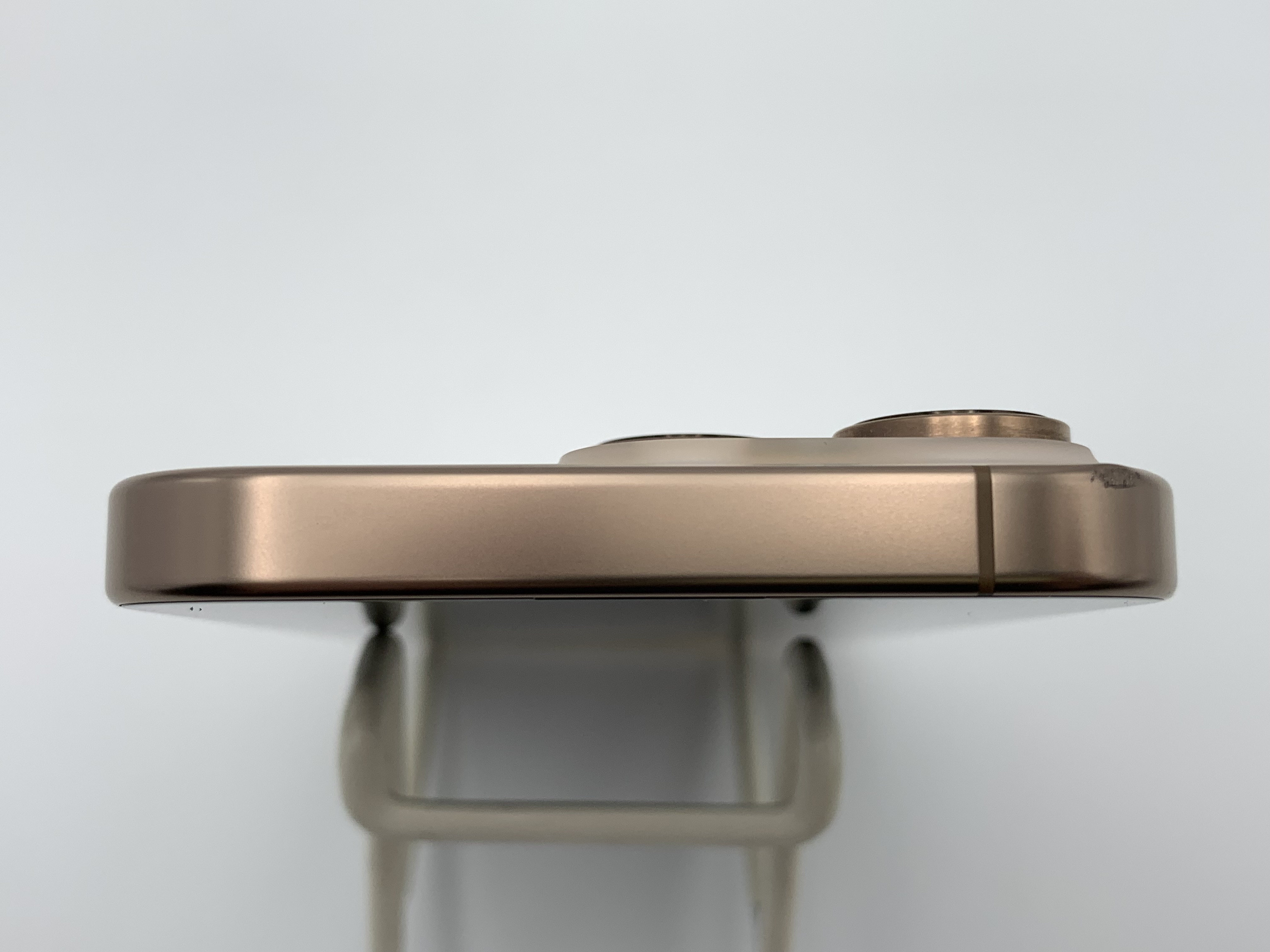 【中古：Cランク】iPhone 16 Pro 256GB デザートチタニウム Simロック無し【30日返金保証】【赤ロム保証付き】