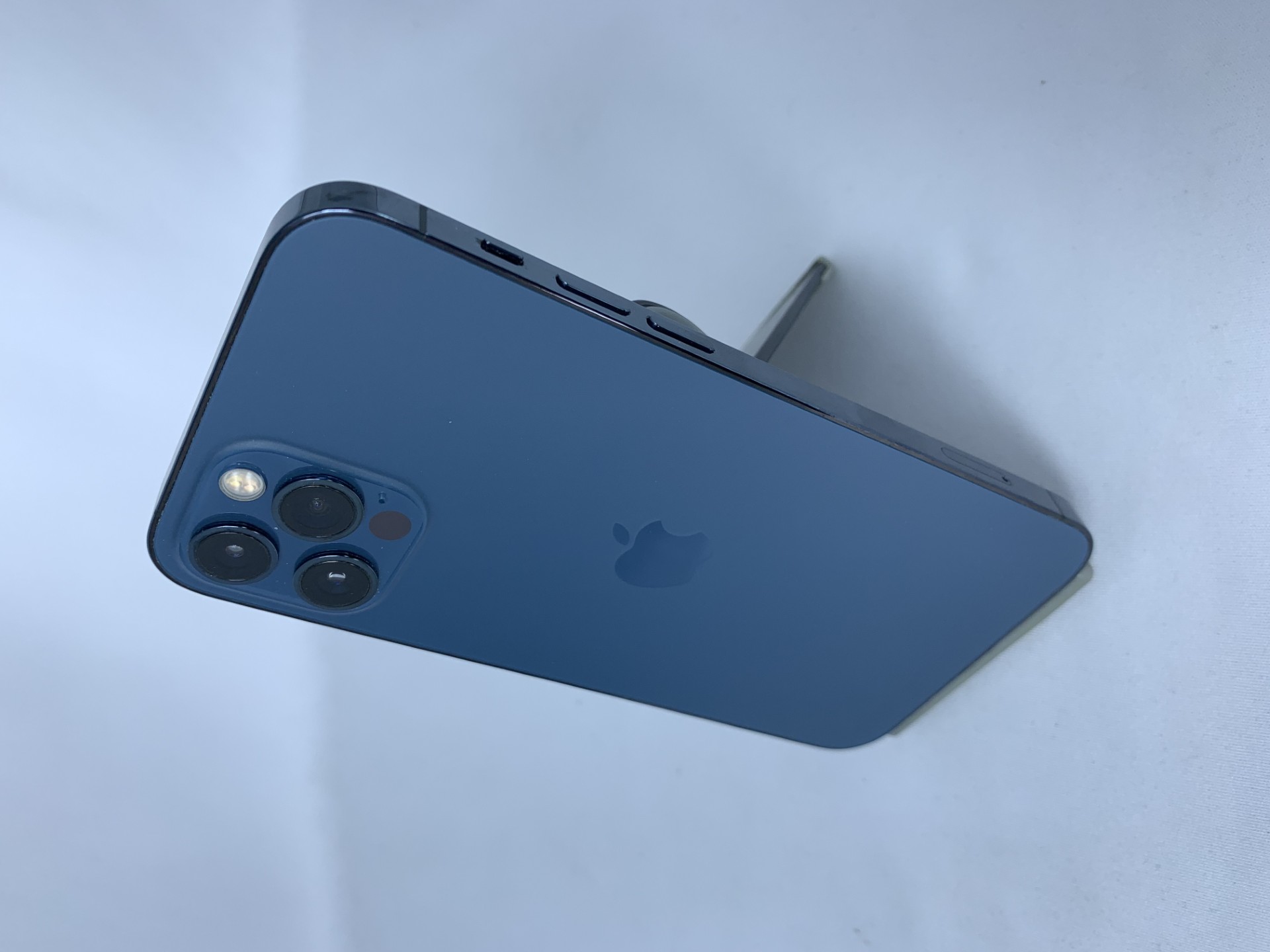 【中古：Bランク】iPhone 12 Pro 128GB パシフィックブルー SIMロック解除済【30日返金保証】【赤ロム保証付き】