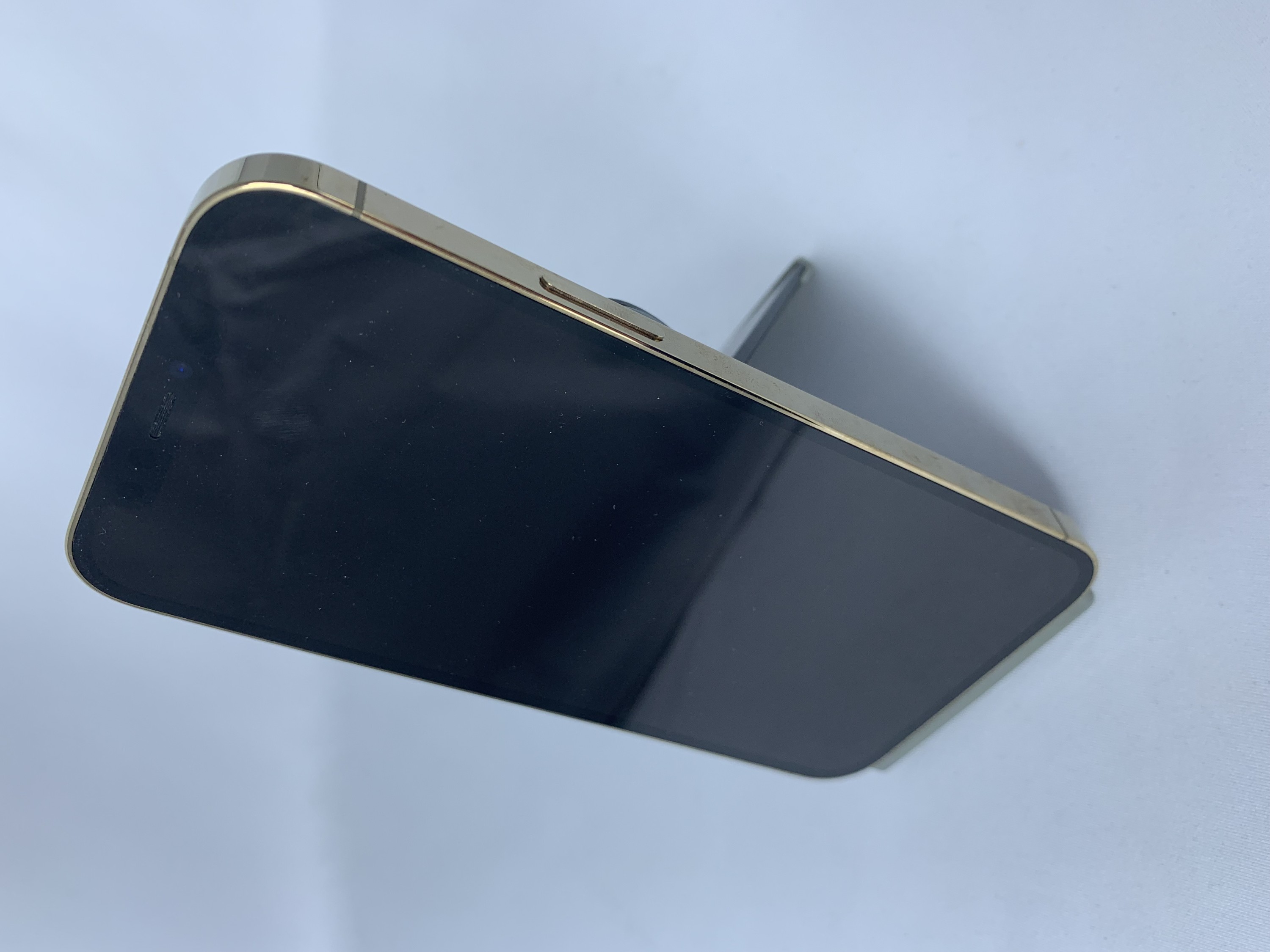 【中古：Cランク】【バッテリー劣化】iPhone 12 Pro 128GB ゴールド SIMロック解除済【30日返金保証】【赤ロム保証付き】