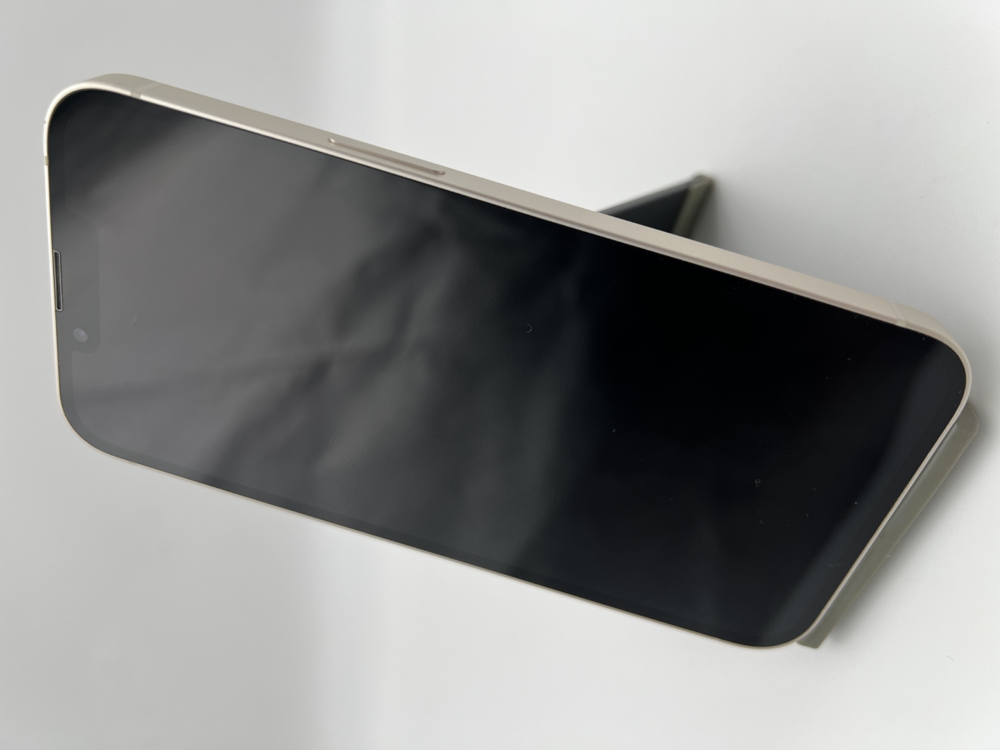 【中古：Cランク】【キズあり】iPhone 13 128GB スターライト SIMロック無し【30日返金保証】【赤ロム保証付き】