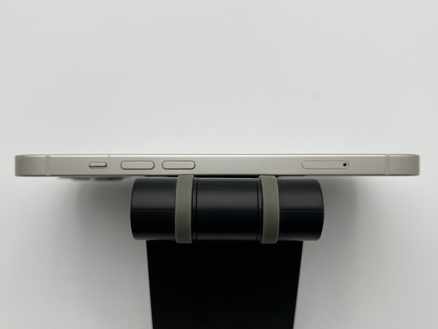 【中古：Cランク】【キズあり】iPhone 13 128GB スターライト SIMロック無し【30日返金保証】【赤ロム保証付き】
