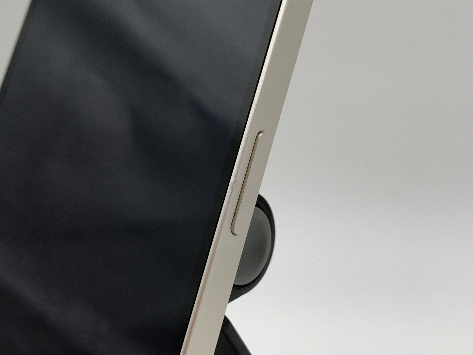 【中古：Cランク】【バッテリー劣化】【キズあり】iPhone 13 256GB スターライト SIMロックなし【30日返金保証】【赤ロム保証付き】