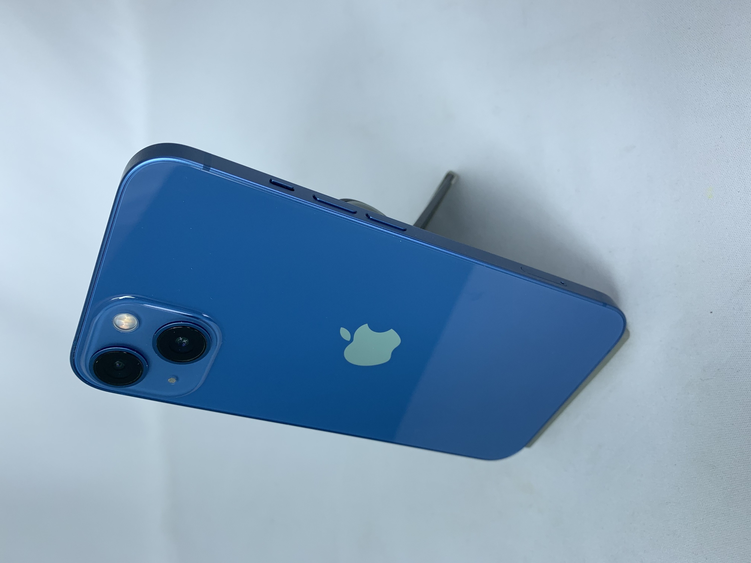 【中古：Bランク】iPhone 13 256GB ブルー SIMロック無し【30日返金保証】【赤ロム保証付き】