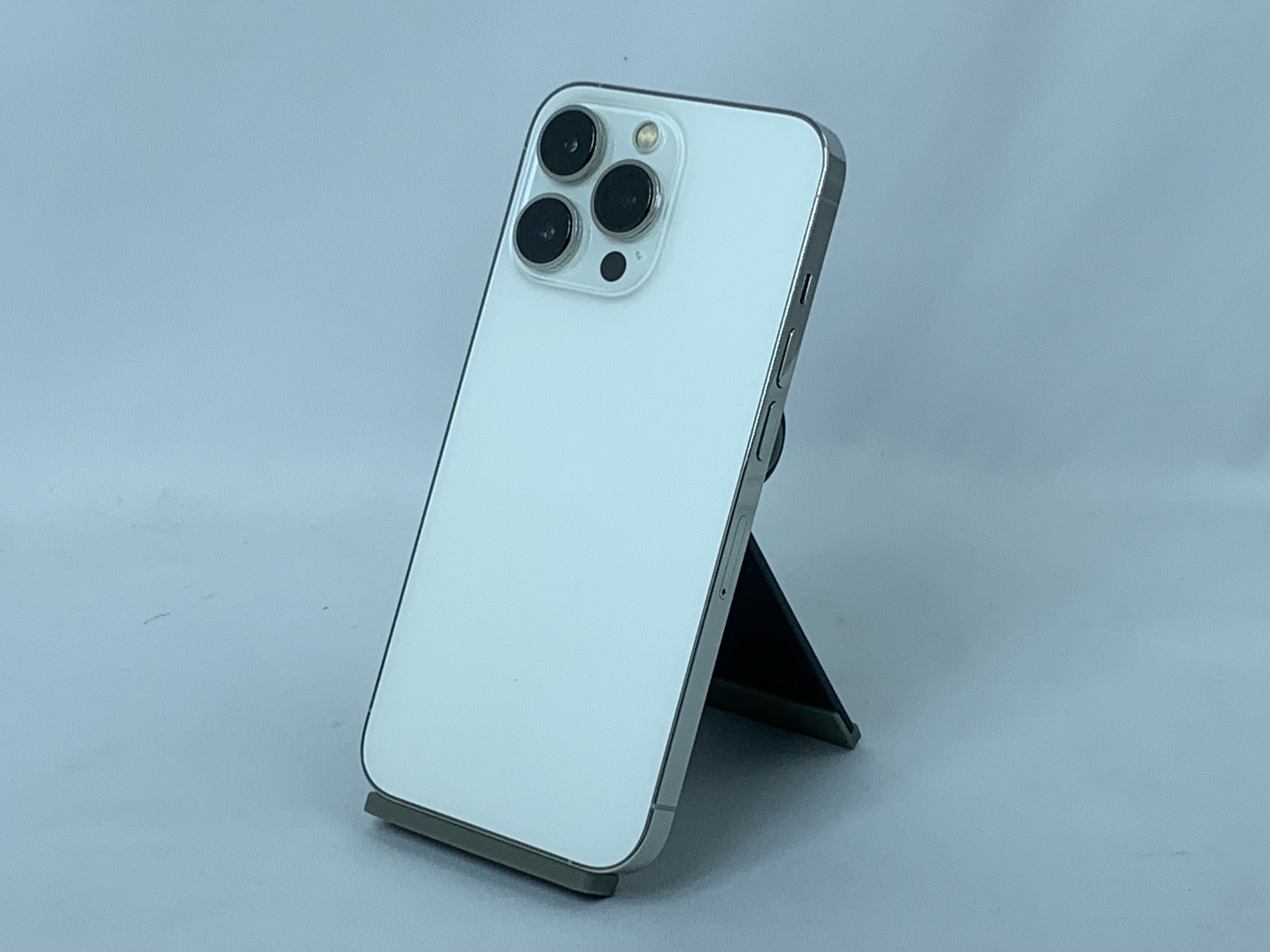 【中古：Cランク】【バッテリー劣化】iPhone 13 Pro 256GB シルバー SIMロック無し【30日返金保証】【赤ロム保証付き】