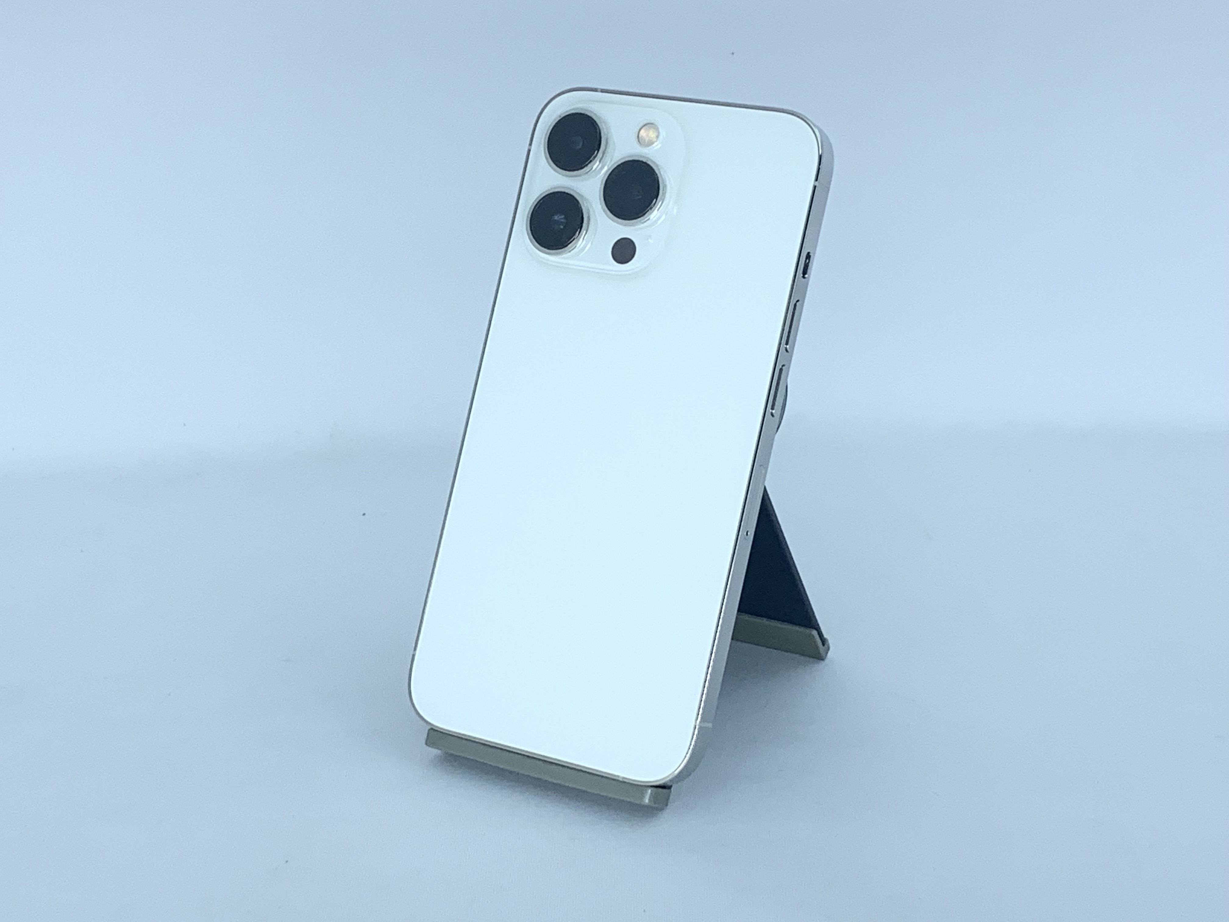 【中古：Bランク】iPhone 13 Pro 256GB シルバー simロック解除済【30日返金保証】【赤ロム保証付き】