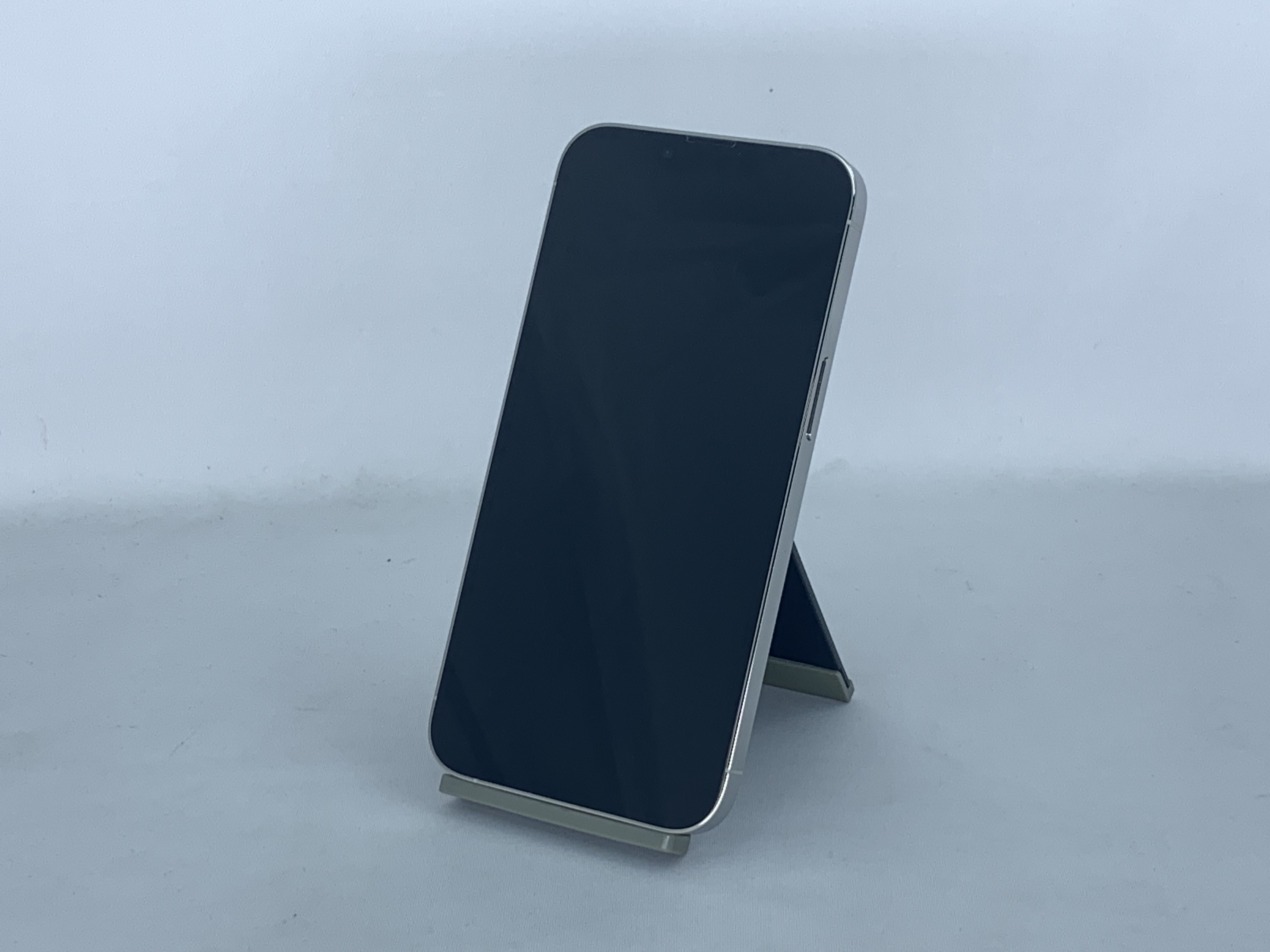 【中古：Bランク】iPhone 13 Pro 256GB シルバー simロック解除済【30日返金保証】【赤ロム保証付き】