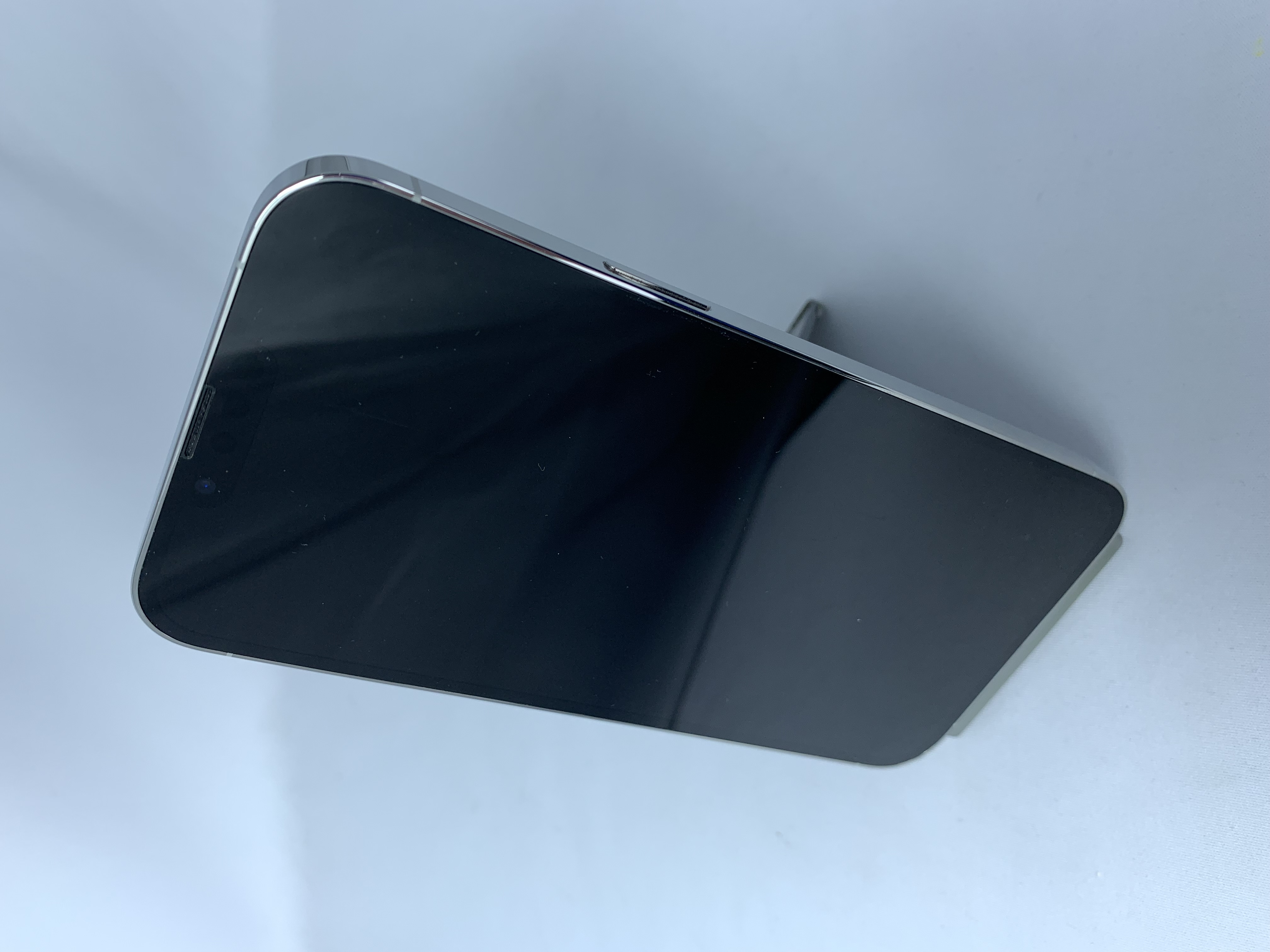 【中古：Cランク】【バッテリー劣化】iPhone 13 ProMax 256GB シルバー simロック解除済【30日返金保証】【赤ロム保証付き】