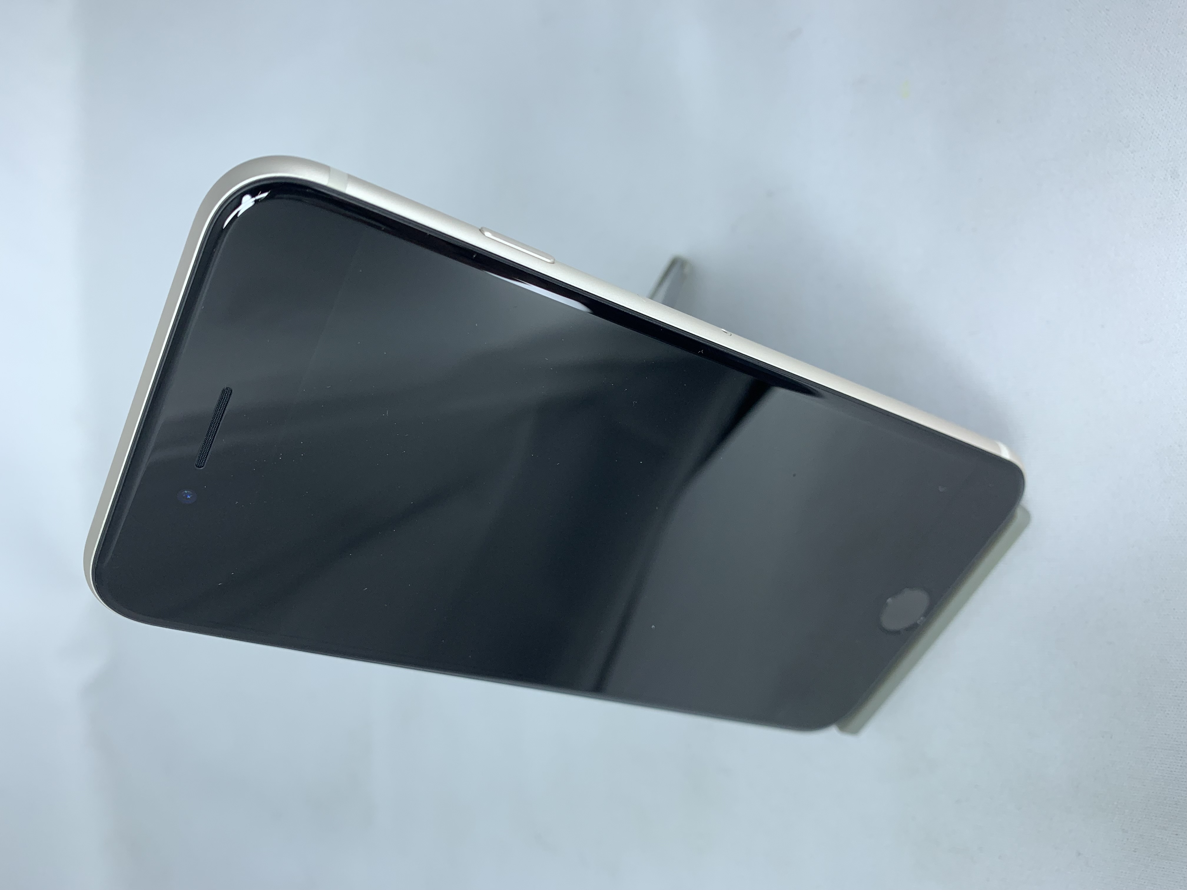 【中古：Bランク】iPhone SE(2022) 64GB スターライト simロック解除済【30日返金保証】【赤ロム保証付き】