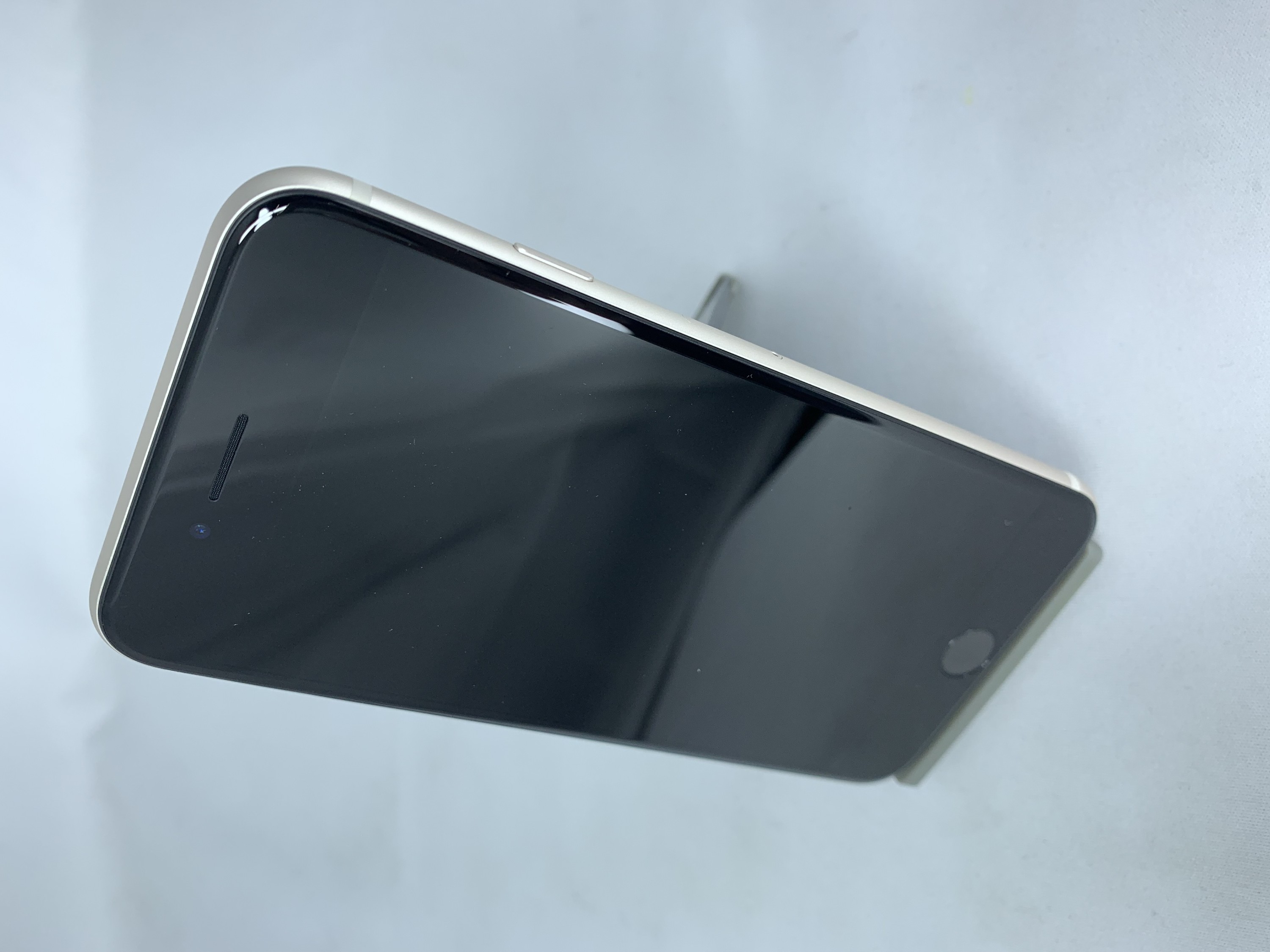 【中古：Cランク】【バッテリー劣化】iPhone SE(2022) 64GB スターライト SIMロック無し【30日返金保証】【赤ロム保証付き】