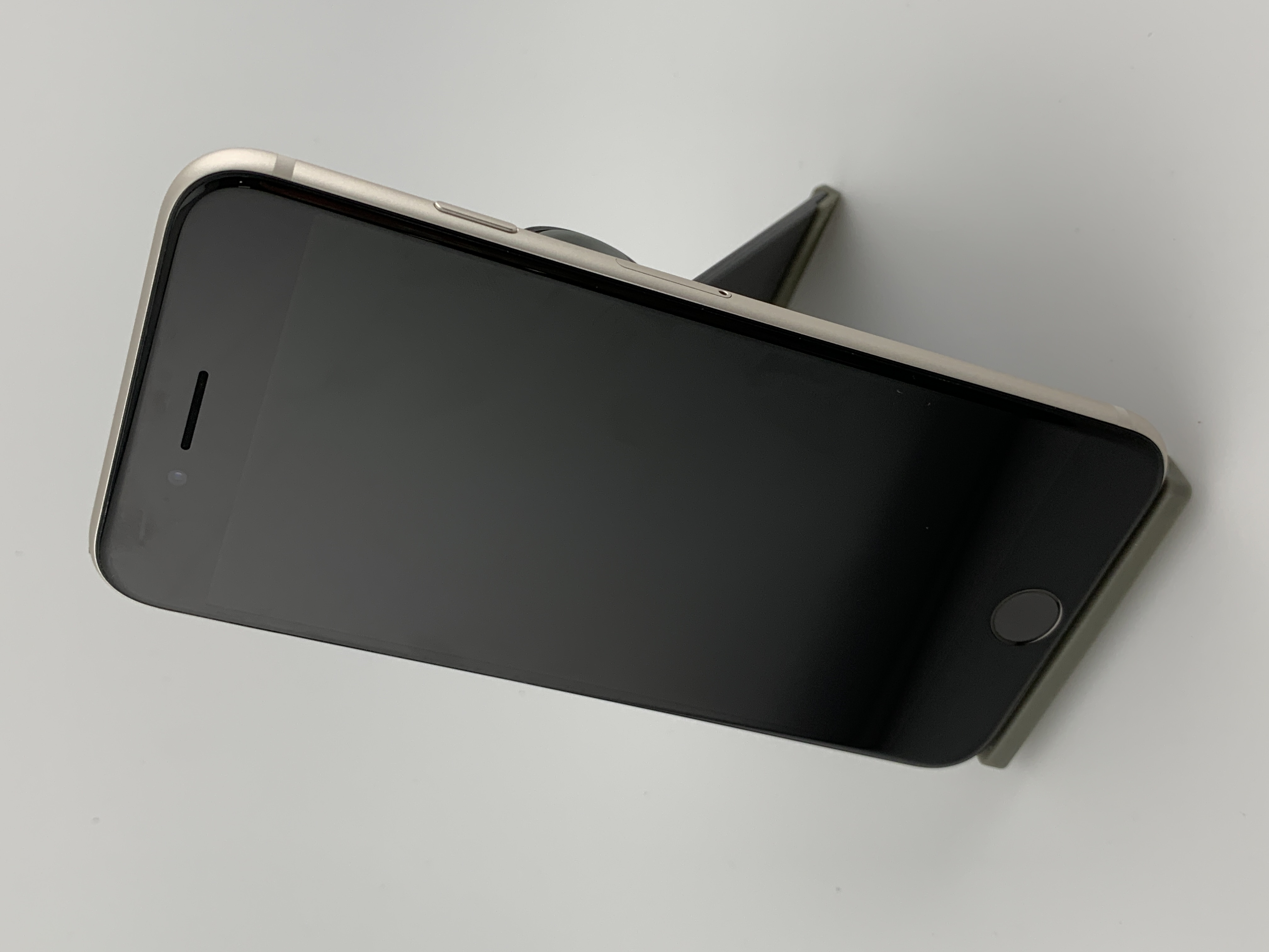 【中古：Cランク】【バッテリー劣化】iPhone SE(2022) 128GB スターライト SIMロック無し【30日返金保証】【赤ロム保証付き】