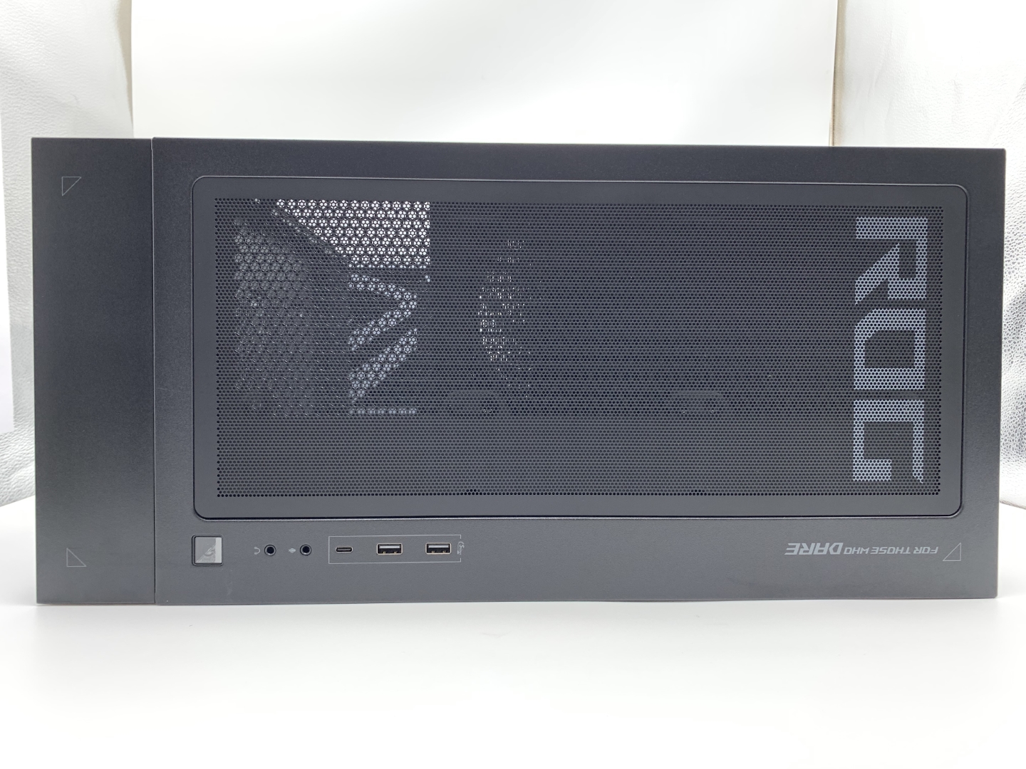 【アウトレット】ASUS デスクトップゲーミングPC Ryzen 7 9800X3D、Radeon RX9070XT メモリ32GB SSD1TB ROG GM700TZ-R9800X023X(R7 32 1T 9070XT)【半年間保証】