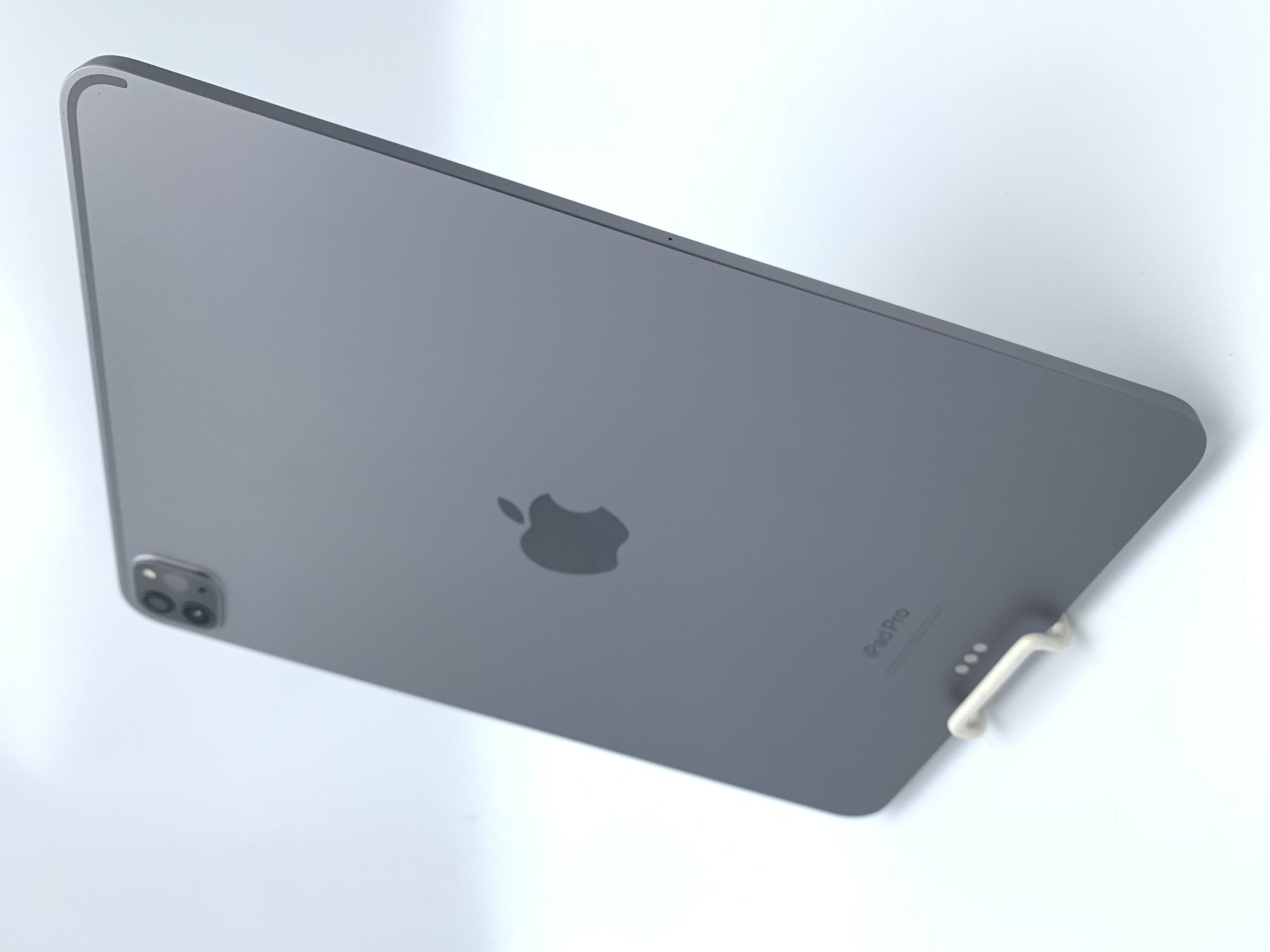 【中古：Bランク】iPad Pro 11インチ 第4世代 Wi-Fi 128GB 2022年秋モデル MNXD3J/A [スペースグレイ]