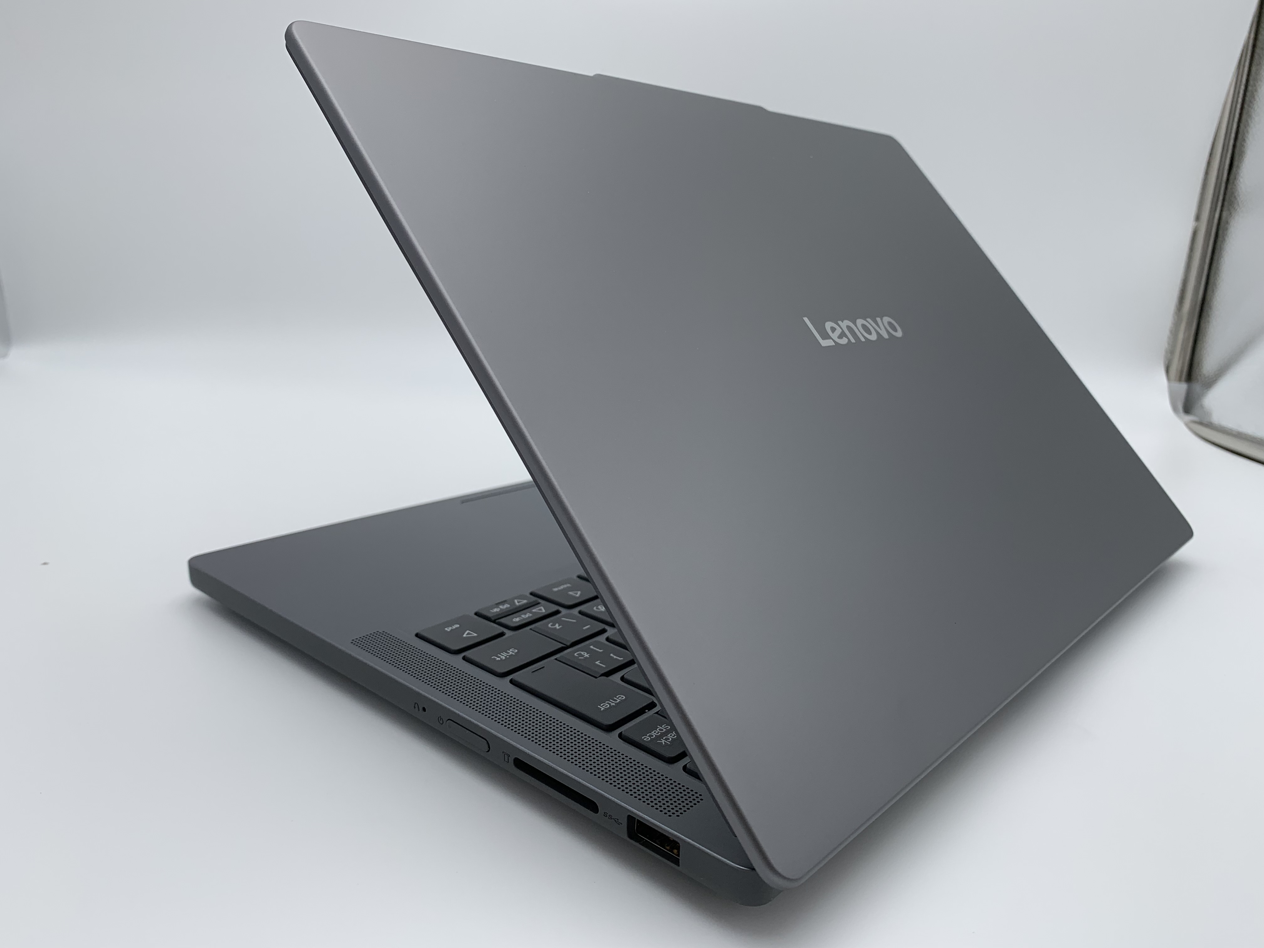 【アウトレット】Lenovo IdeaPad Slim 3 Gen 10(Ryzen7 7735HS メモリ24GB SSD512GB）【6ヶ月修理保証】