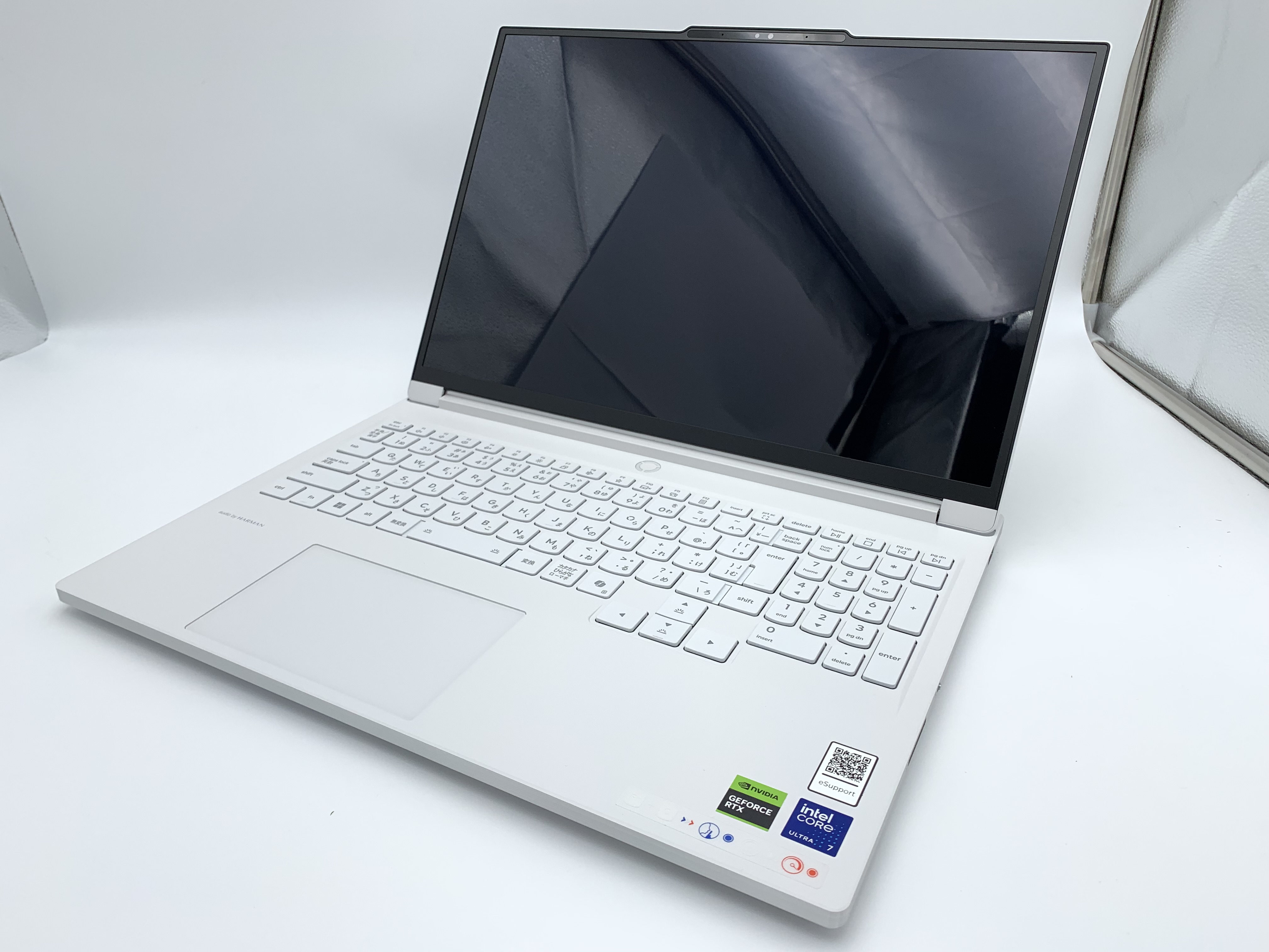 【アウトレット】Lenovo Legion 7i Gen 10(Core Ultra 7 255HX、メモリ32GB、 SSD1TB RTX 5060 Laptop GPU)【6ヶ月修理保証】