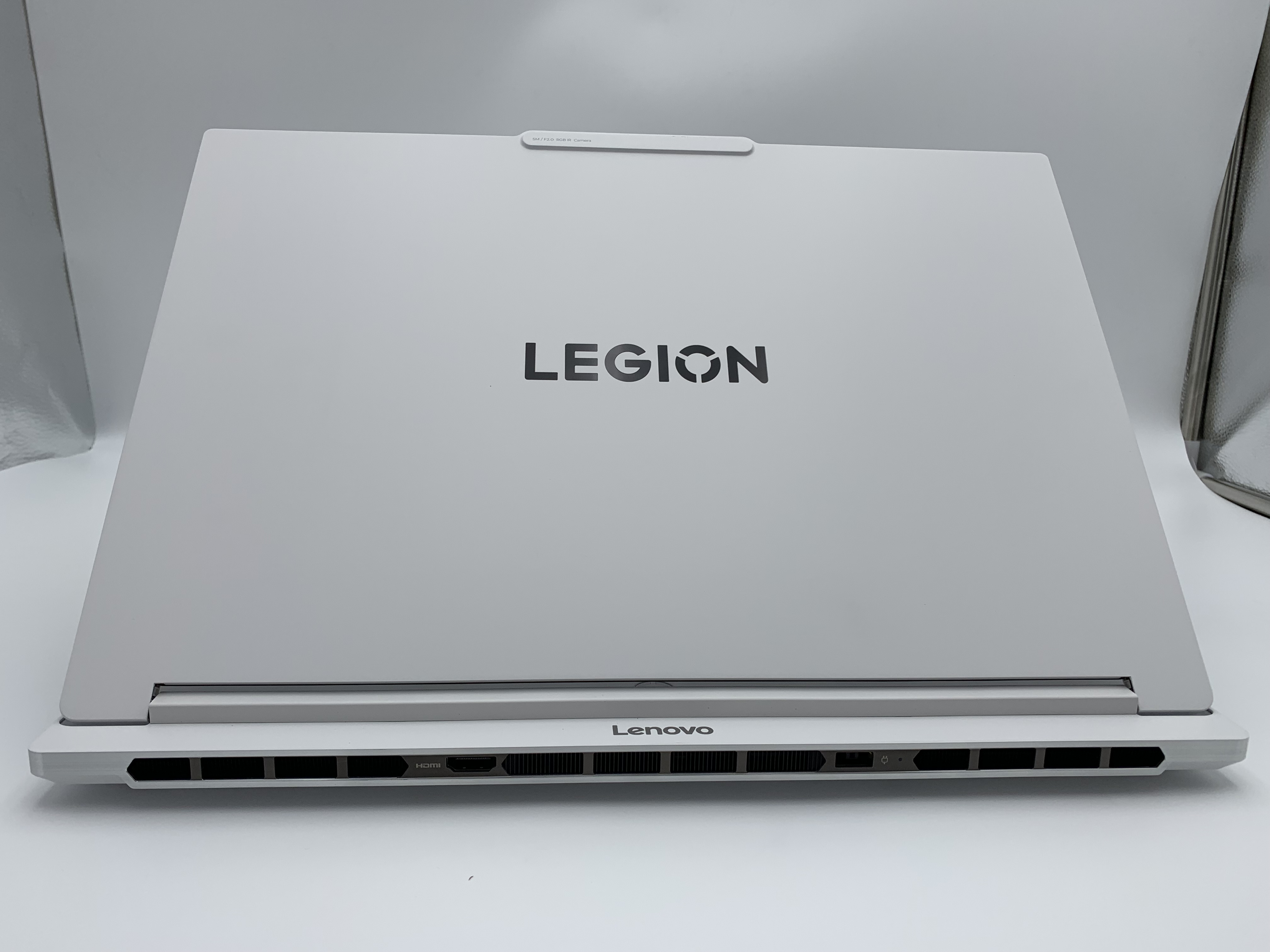【アウトレット】Lenovo Legion 7i Gen 10(Core Ultra 7 255HX、メモリ32GB、 SSD1TB RTX 5060 Laptop GPU)【6ヶ月修理保証】