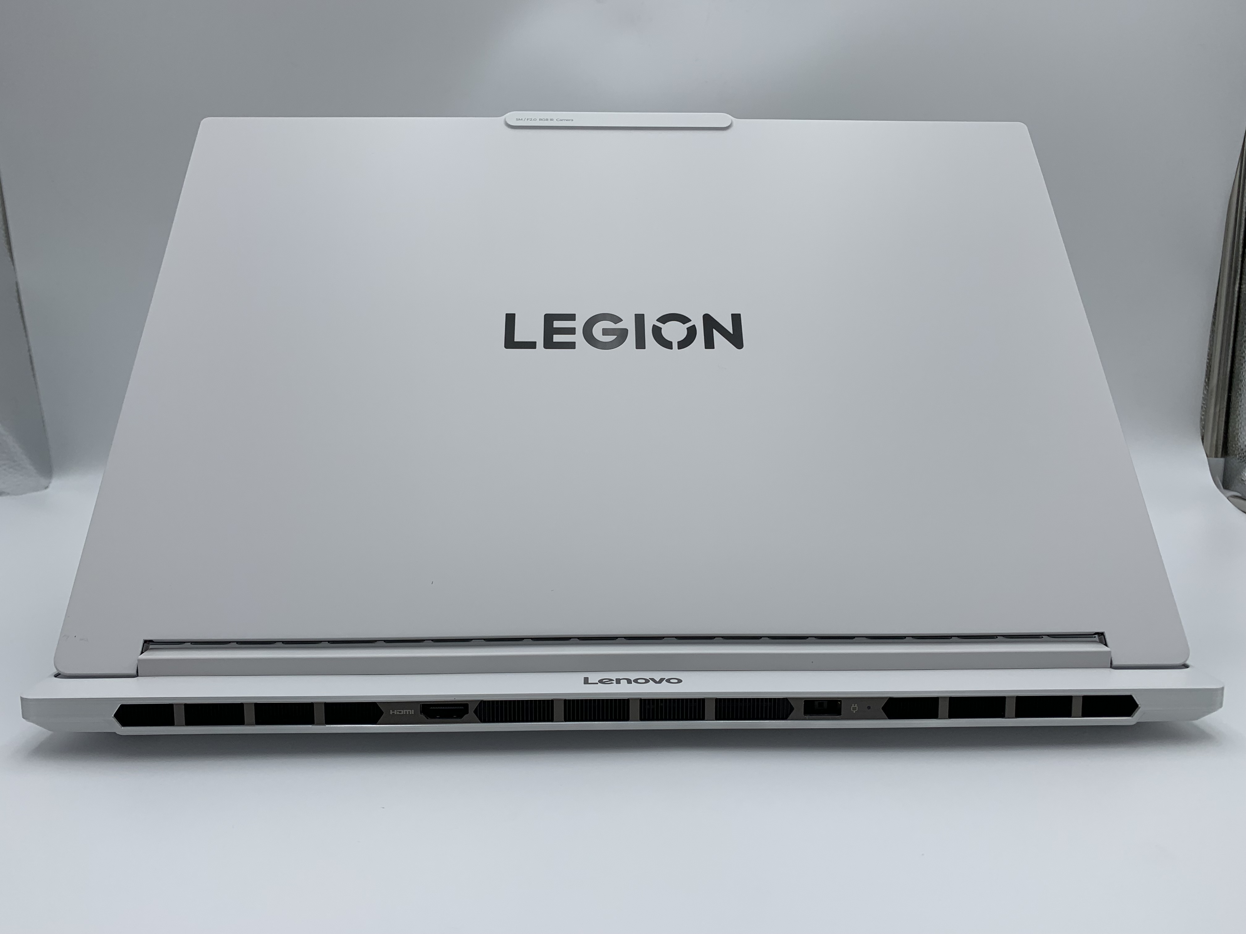 【アウトレット】Lenovo Legion 7i Gen 10(Core Ultra 9 275HX、メモリ32GB、 SSD1TB RTX 5060 Laptop GPU)【6ヶ月修理保証】
