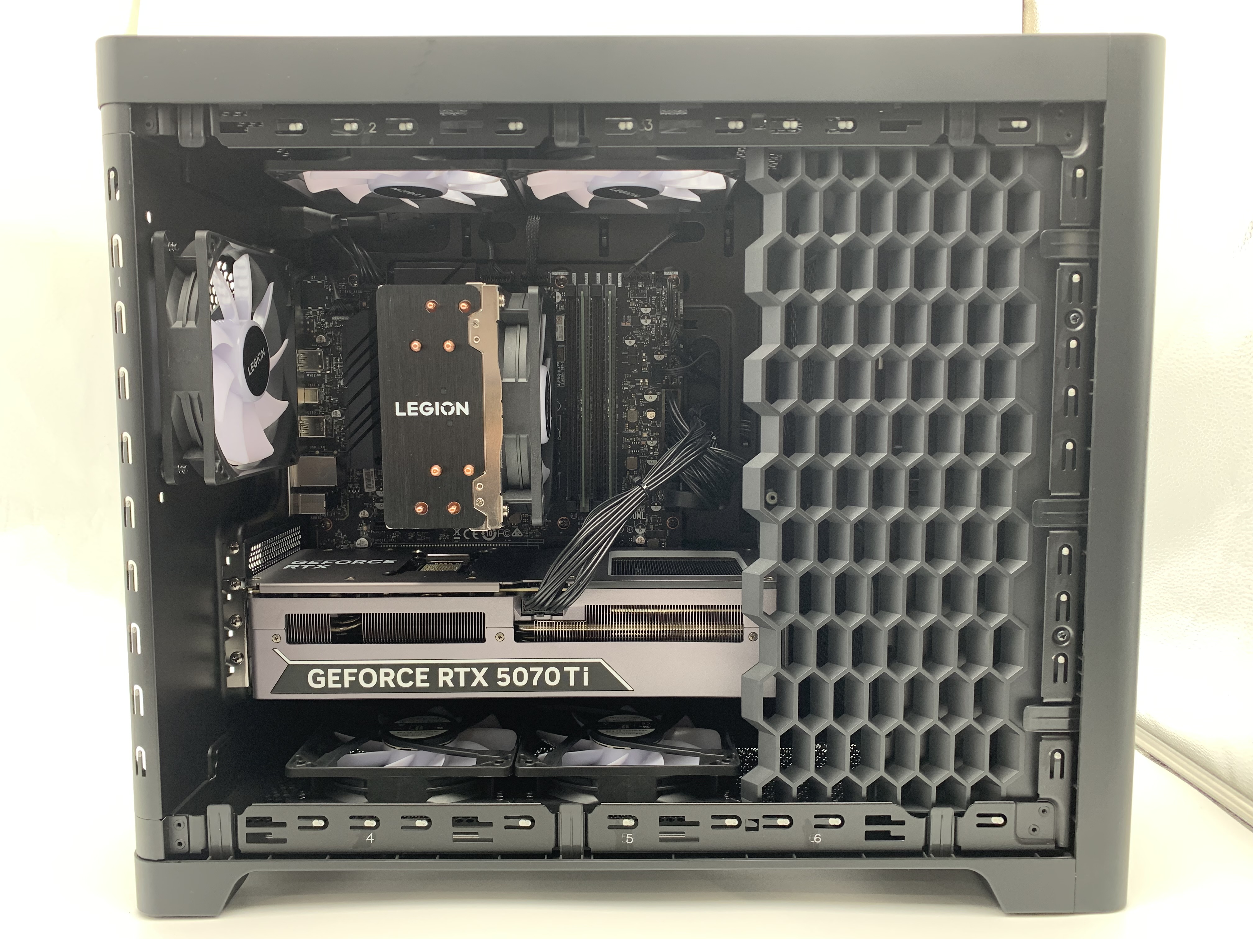 【アウトレット】Lenovo Legion Tower 5 30IAS10(Core Ultra 7 265KF、メモリ32GB SSD 1TB GeForce RTX 5070Ti VRAM16GB)【6ヶ月修理保証】