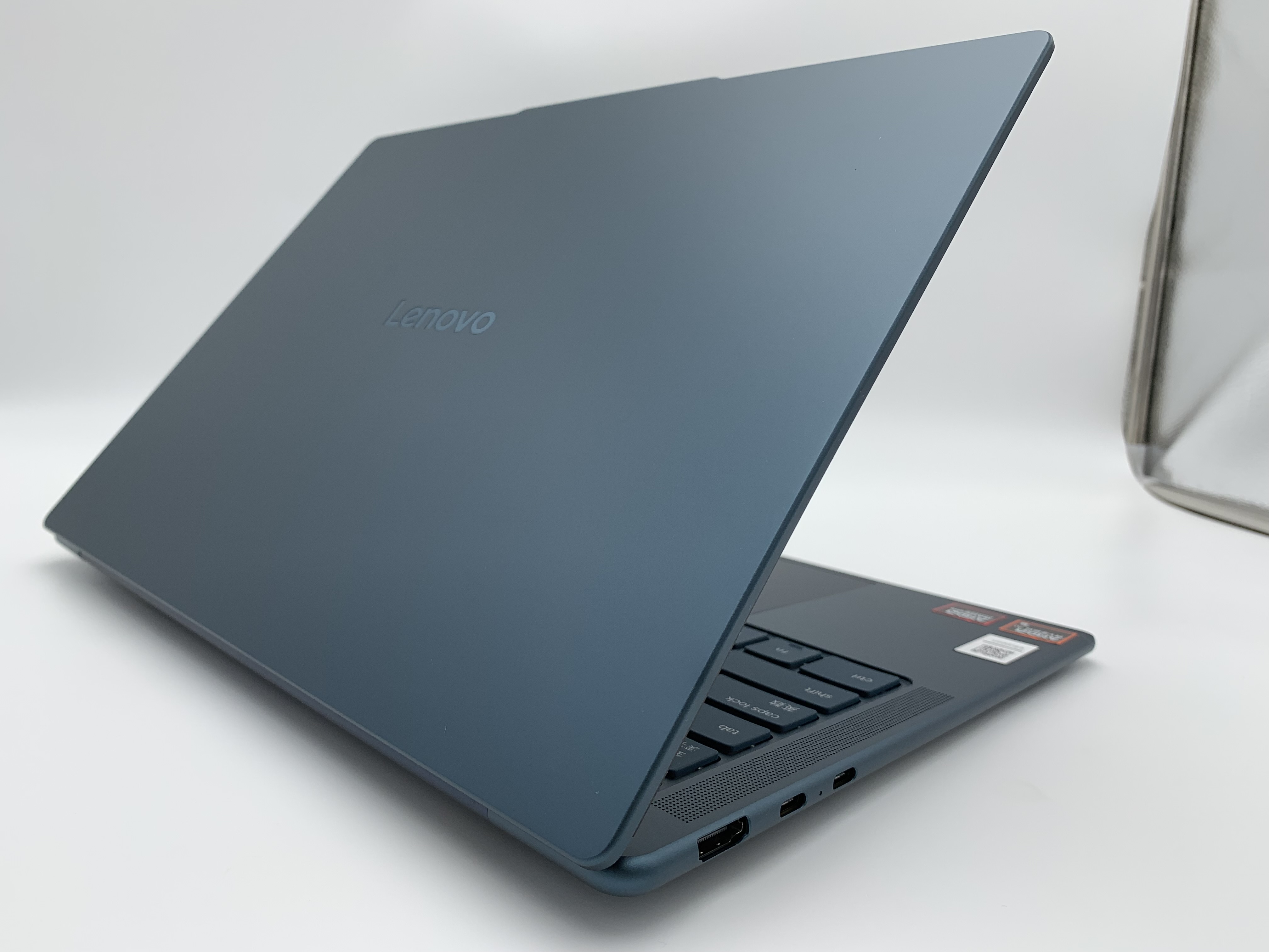 【アウトレット】LENOVO YOGA SLIM 7 GEN 10(Ryzen AI 5 340、メモリ16GB SSD512GB 14.0インチWUXGA OLED 400nit)【90日間返品保証】