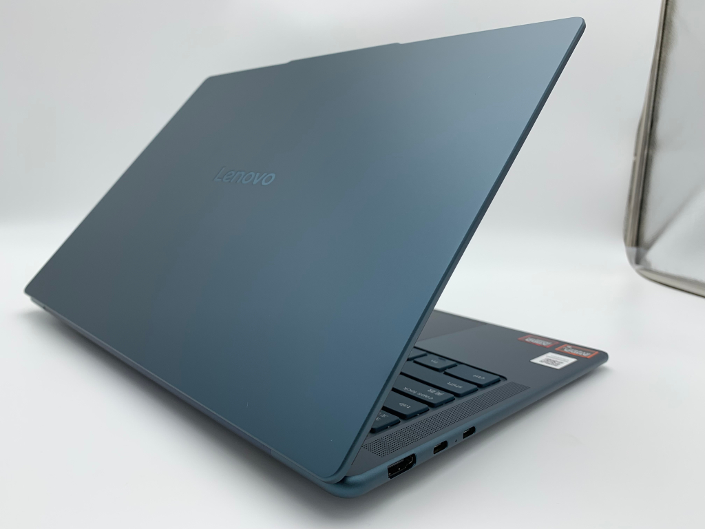 【アウトレット】LENOVO YOGA SLIM 7 GEN 10(Ryzen AI 5 340、メモリ16GB SSD1TB 14.0インチWUXGA OLED 500nit)【90日間返品保証】