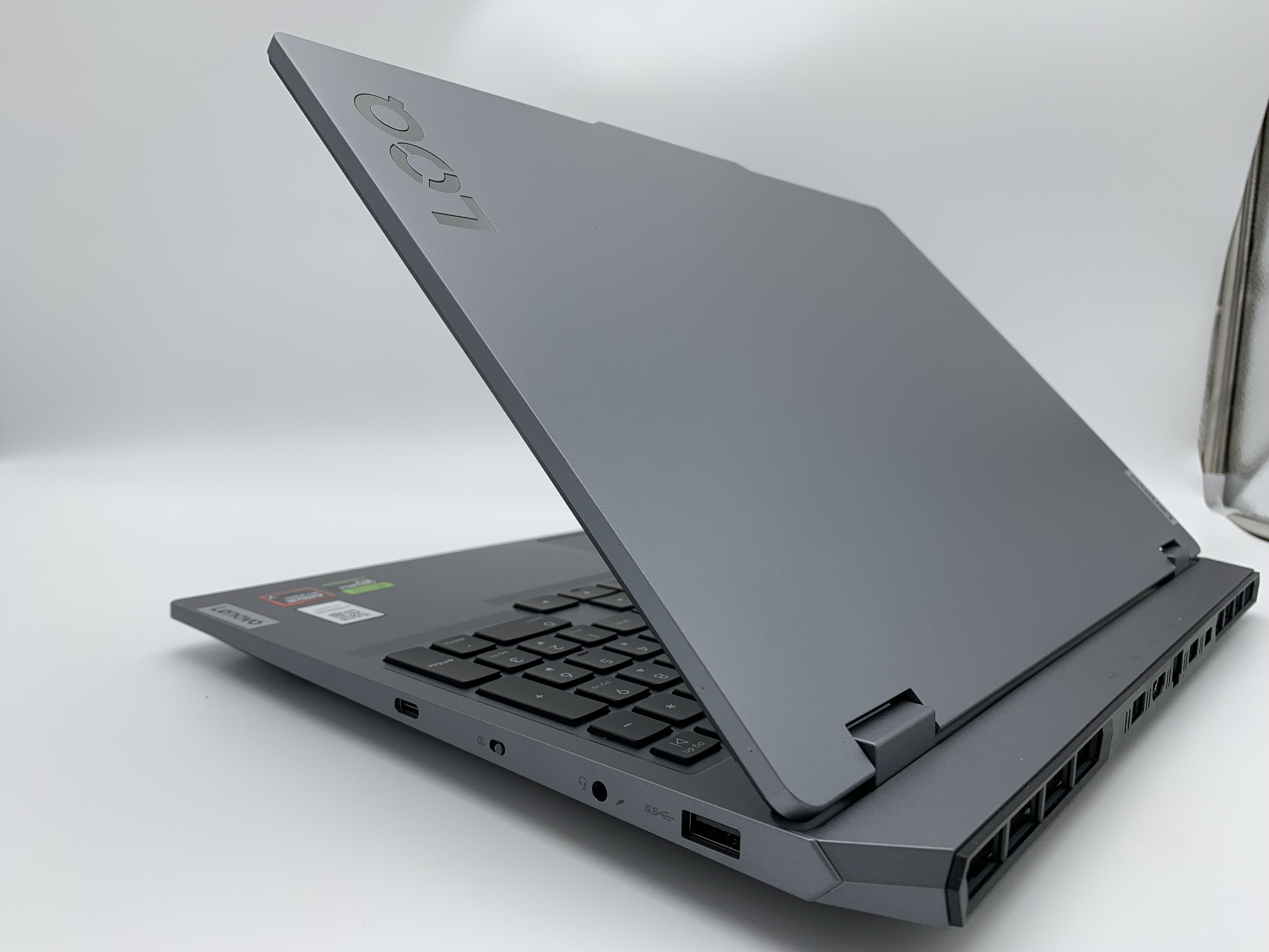 【アウトレット】LENOVO LOQ 15AHP10(Ryzen 7 250、メモリ32GB、SSD 1TB GeForce RTX™ 5060 Laptop GPU)【6ヶ月修理保証】