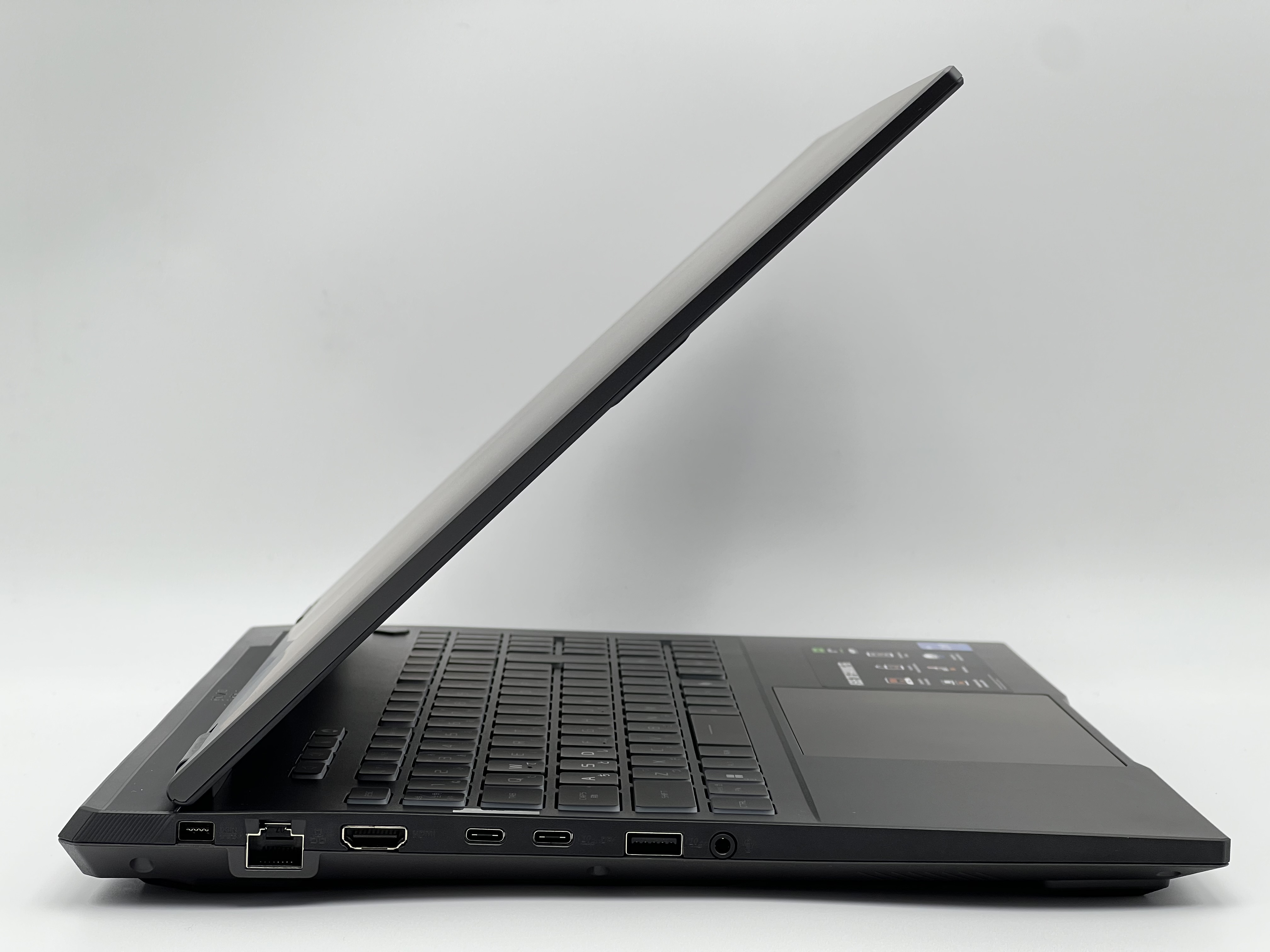 【アウトレット】TUF Gaming F16 FX608JMR Core i7 14650HX・32GBメモリ・1TB SSD・RTX 5060・16型WUXGA液晶搭載モデル FX608JMR-I7R5060Y [イェーガーグレー]