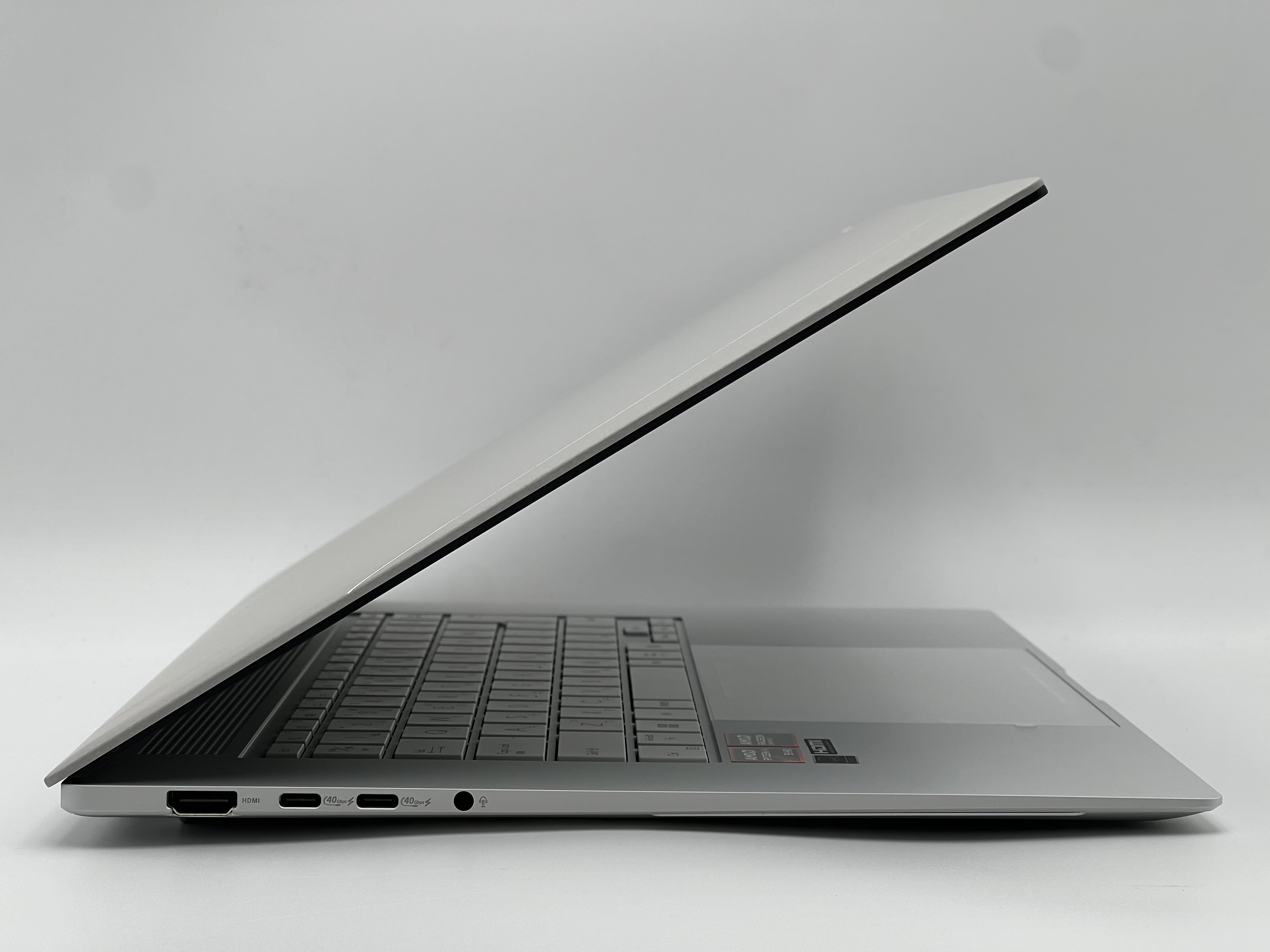 【アウトレット】ASUS Zenbook S 16 UM5606WA UM5606WA-AI9321WH [スカンジナビアンホワイト]