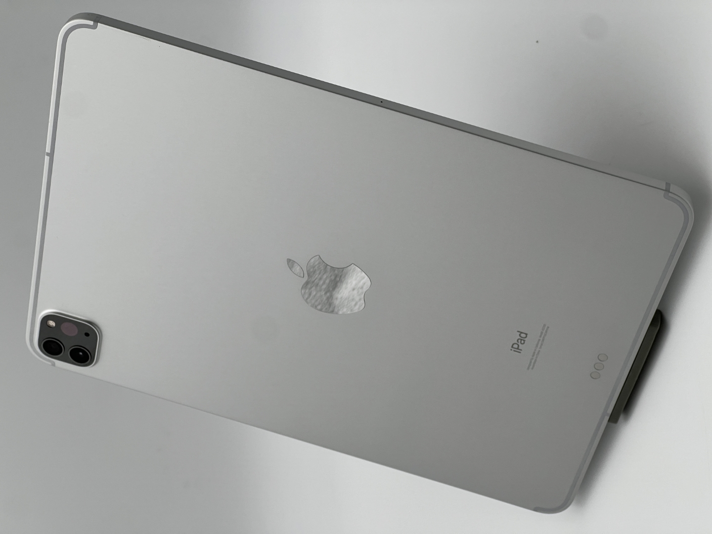 iPad Pro 11インチ 第2世代 Wi-Fi+Cellular 128GB 2020年春モデル
