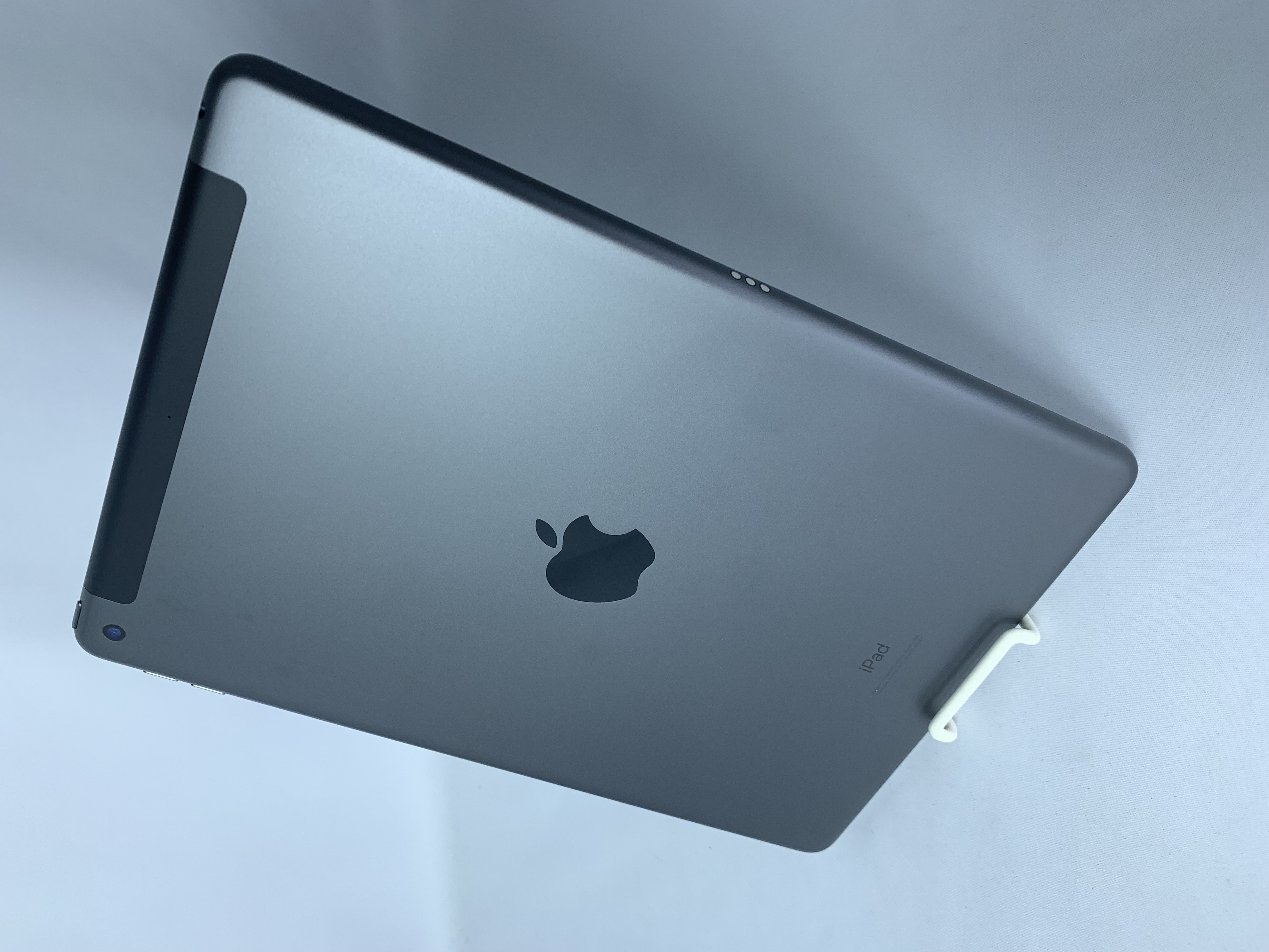 【中古：Bランク】【展示機】Apple iPad 10.2インチ(2020年) Wi-Fi+Cellularモデル 32GB スペースグレイ【30日返金保証】