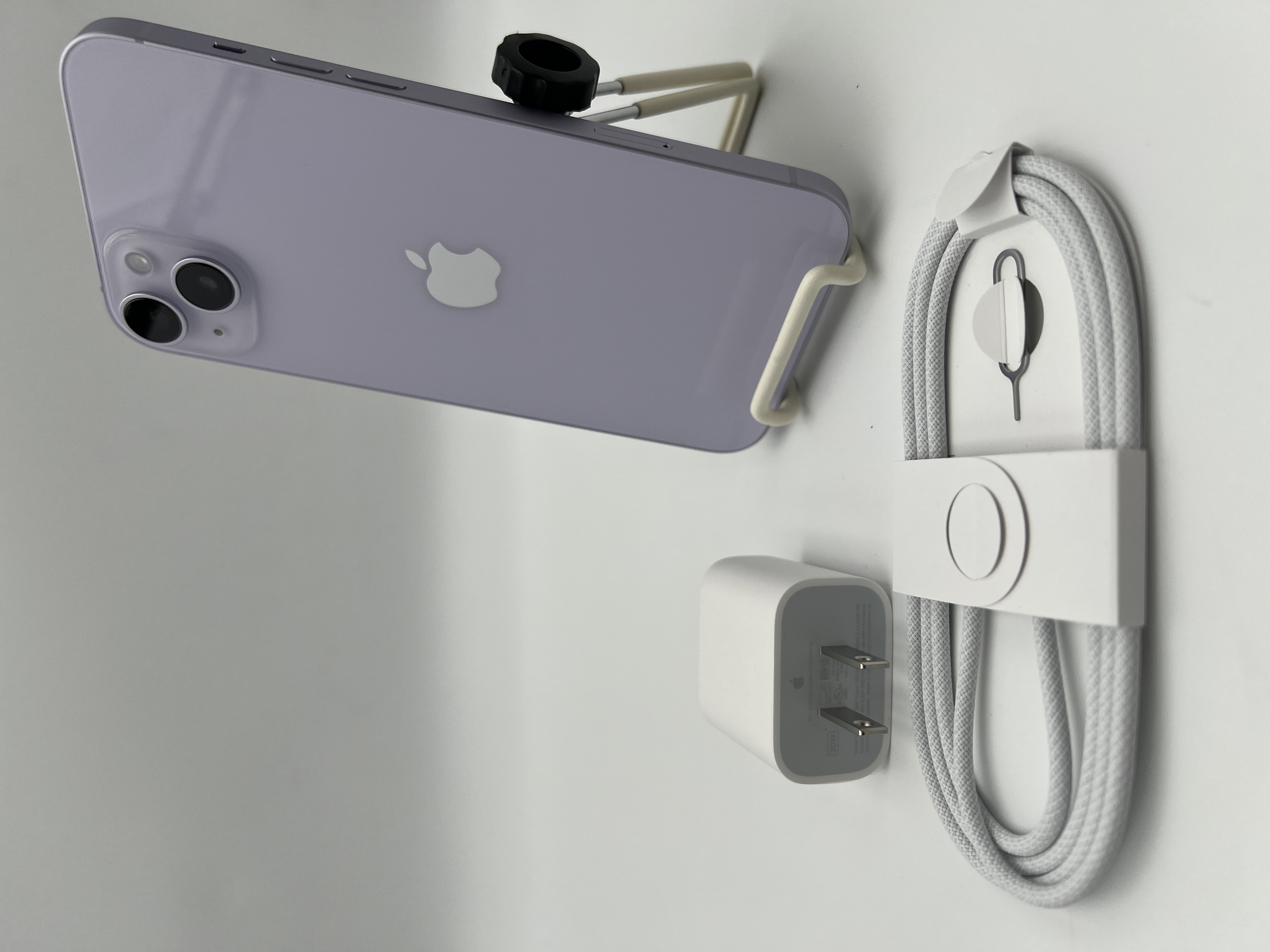 【ゲーミング＆アウトレットセール 8/7 11:00 - 8/17 11:00】【展示品】【ネットワーク利用制限▲】Apple iPhone 14 Plus 128GB  パープル SIMロック無し 3L277J/A 付属品付き【30日返金保証】【赤ロム保証付き】