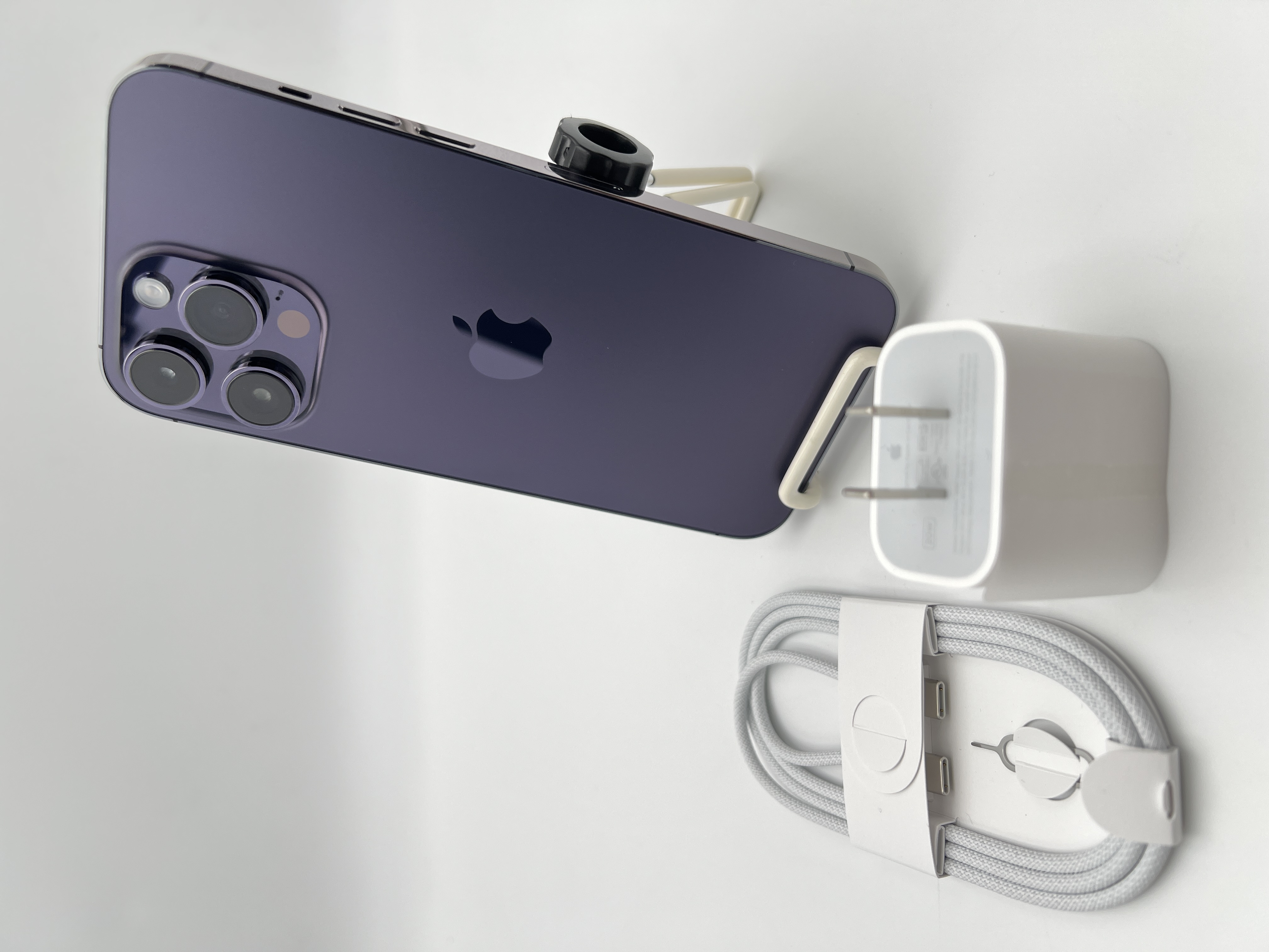 【ゲーミング＆アウトレットセール 8/7 11:00 - 8/17 11:00】【展示品】Apple iPhone 14 Pro Max 128GB  ディープパープル SIMロック無し 3L314J/A 付属品付き【30日返金保証】【赤ロム保証付き】