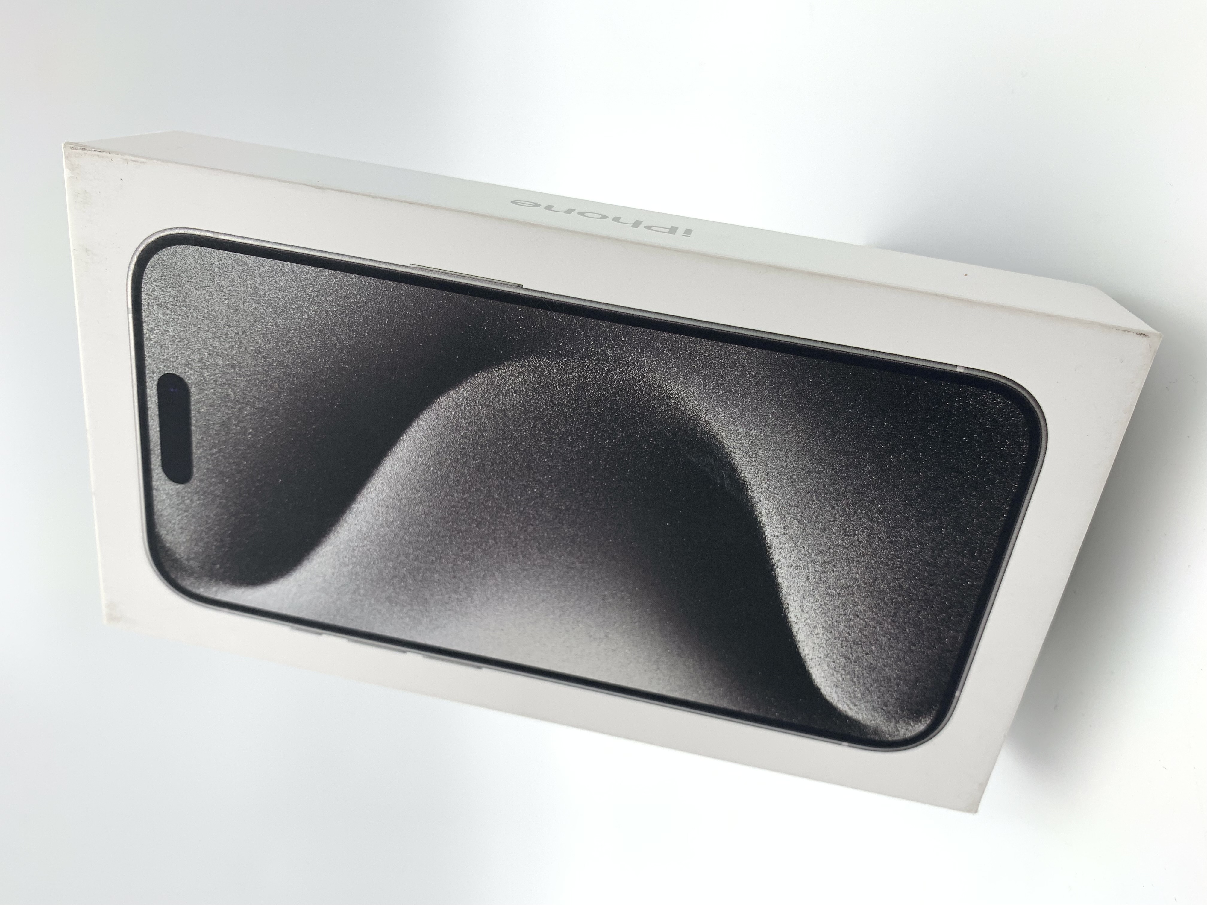 【アウトレット】iPhone 15 Pro 1TB ホワイトチタニウム SIMロック無し【30日返金保証】【赤ロム保証付き】