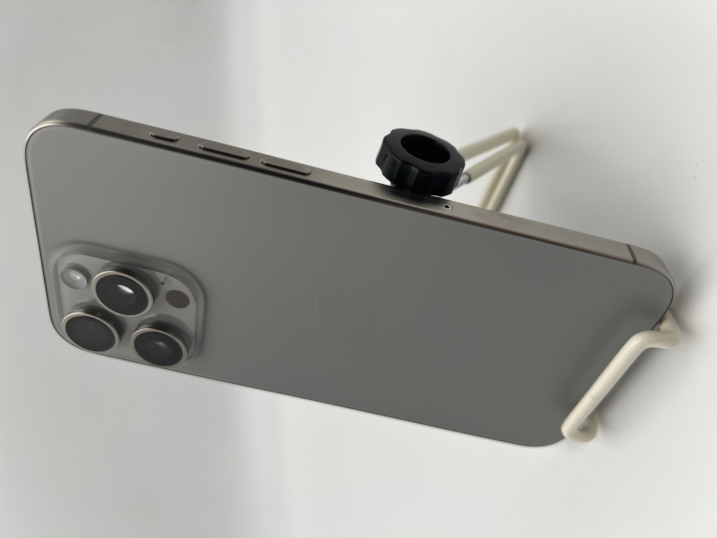 【展示品】Apple iPhone 15 Pro Max 256GB  ナチュラル SIMロック無し 3M742J/A【30日返金保証】【赤ロム保証付き】