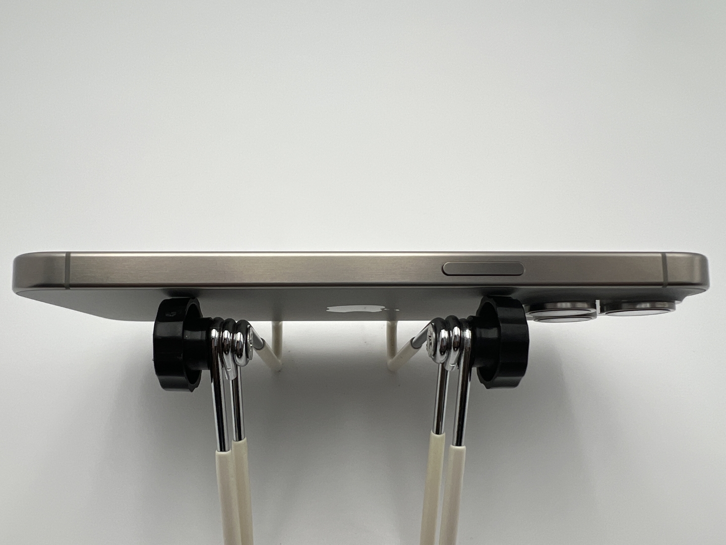【展示品】Apple iPhone 15 Pro Max 256GB  ナチュラル SIMロック無し 3M742J/A【30日返金保証】【赤ロム保証付き】