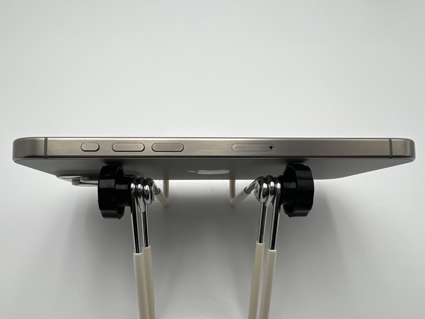 【展示品】Apple iPhone 15 Pro Max 256GB  ナチュラル SIMロック無し 3M742J/A【30日返金保証】【赤ロム保証付き】