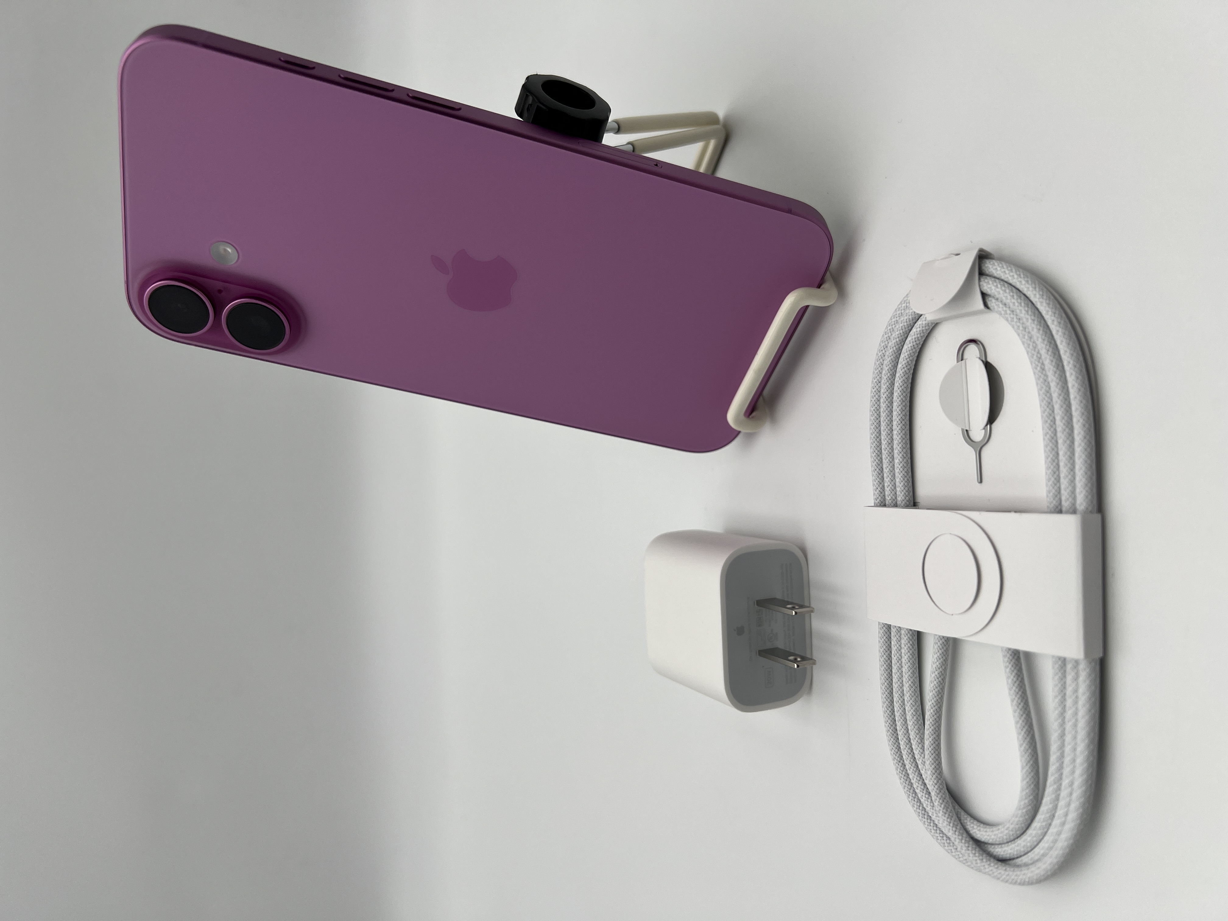 【ゲーミング＆アウトレットセール 8/7 11:00 - 8/17 11:00】【展示品】【ネットワーク利用制限▲】Apple iPhone 16 Plus 128GB  ピンク SIMロック無し 3N345J/A 付属品付き【30日返金保証】【赤ロム保証付き】